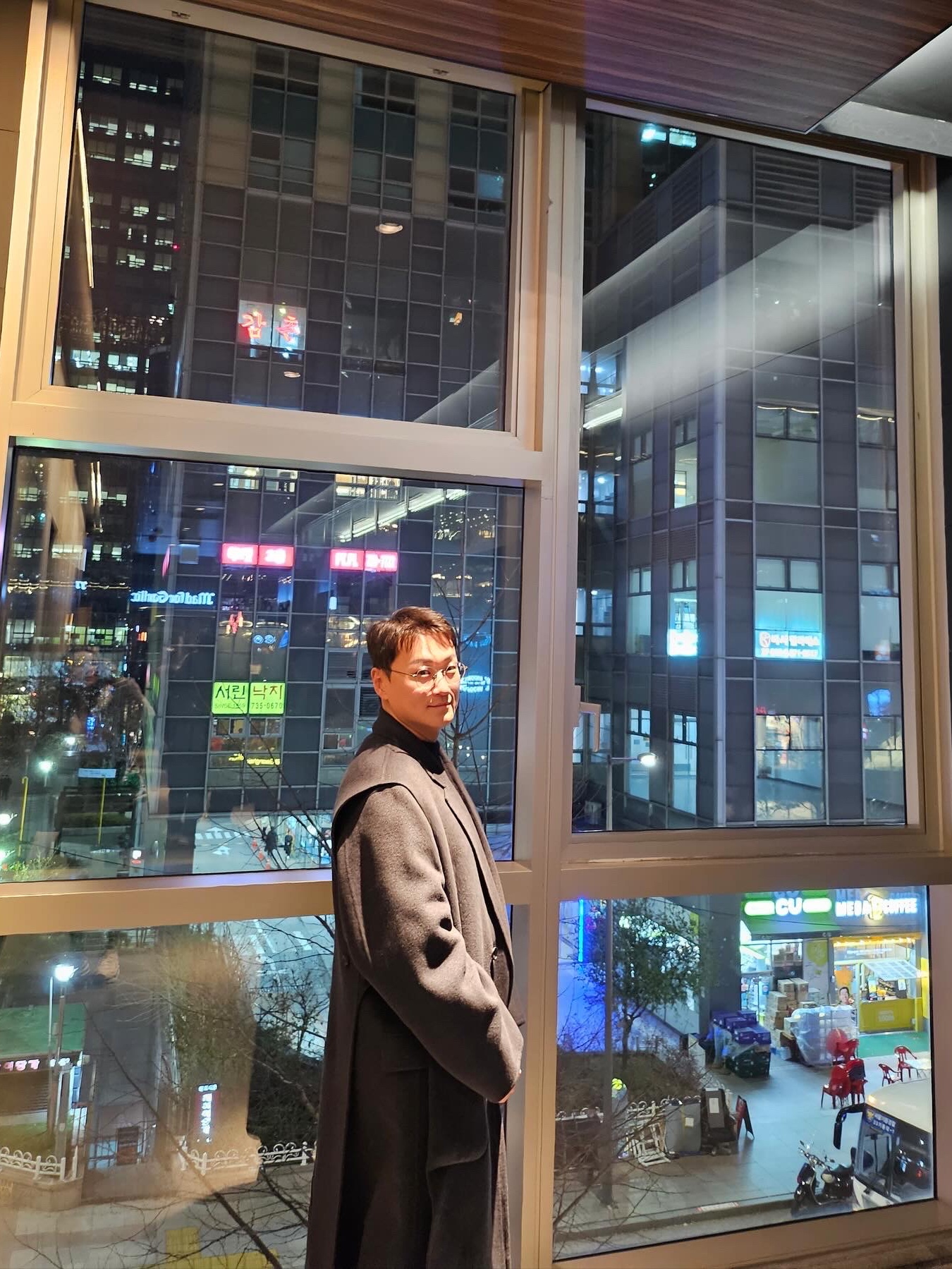 Wooyoungmi Robe Coat Black, Jordan 1 x Travis Scott Retro Low OG SP Black Phantom 착용 스타일 - 7