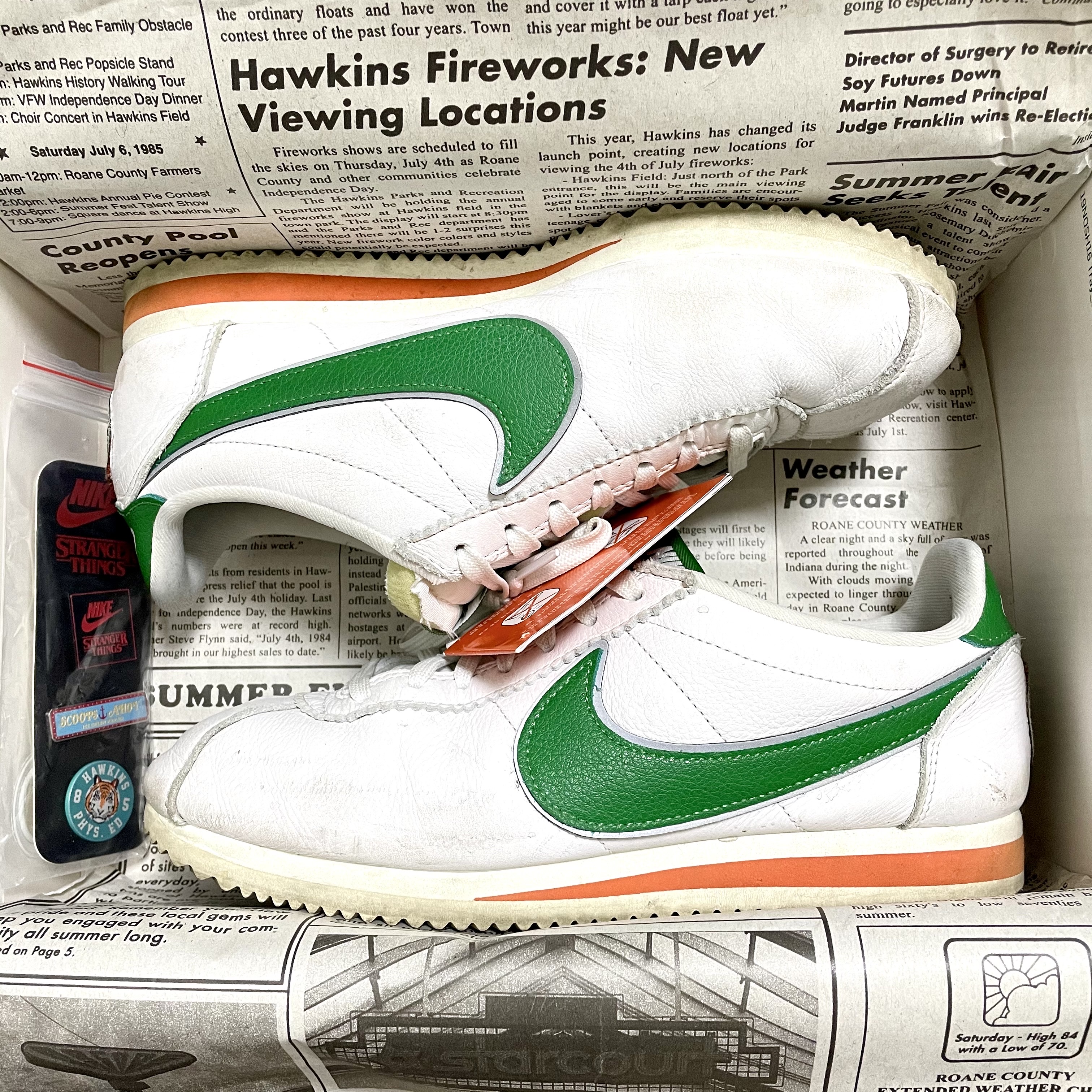 Nike x Stranger Things Classic Cortez Hawkins High School 착용 스타일