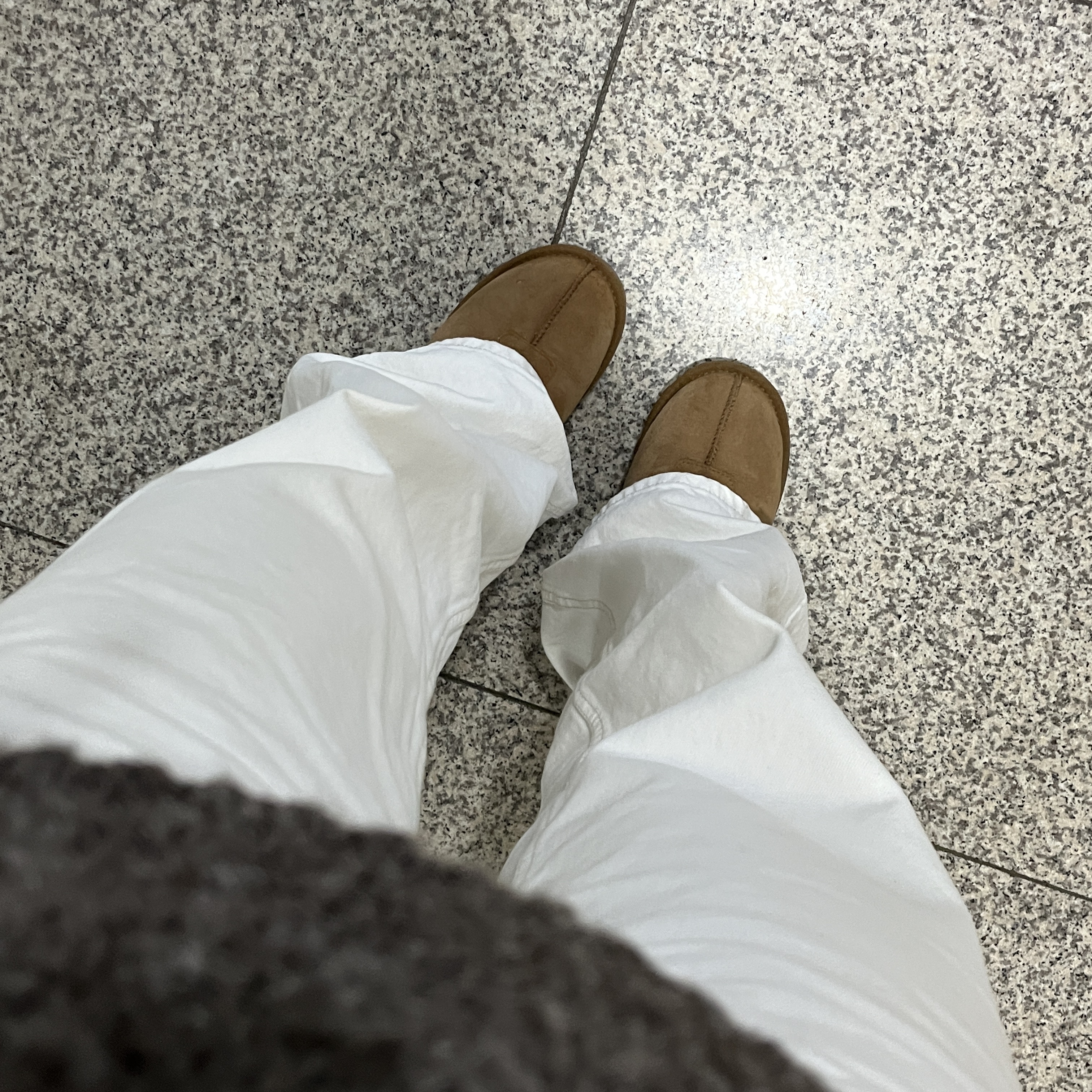 (W) UGG Coquette Slipper Chestnut 착용 스타일 - 1