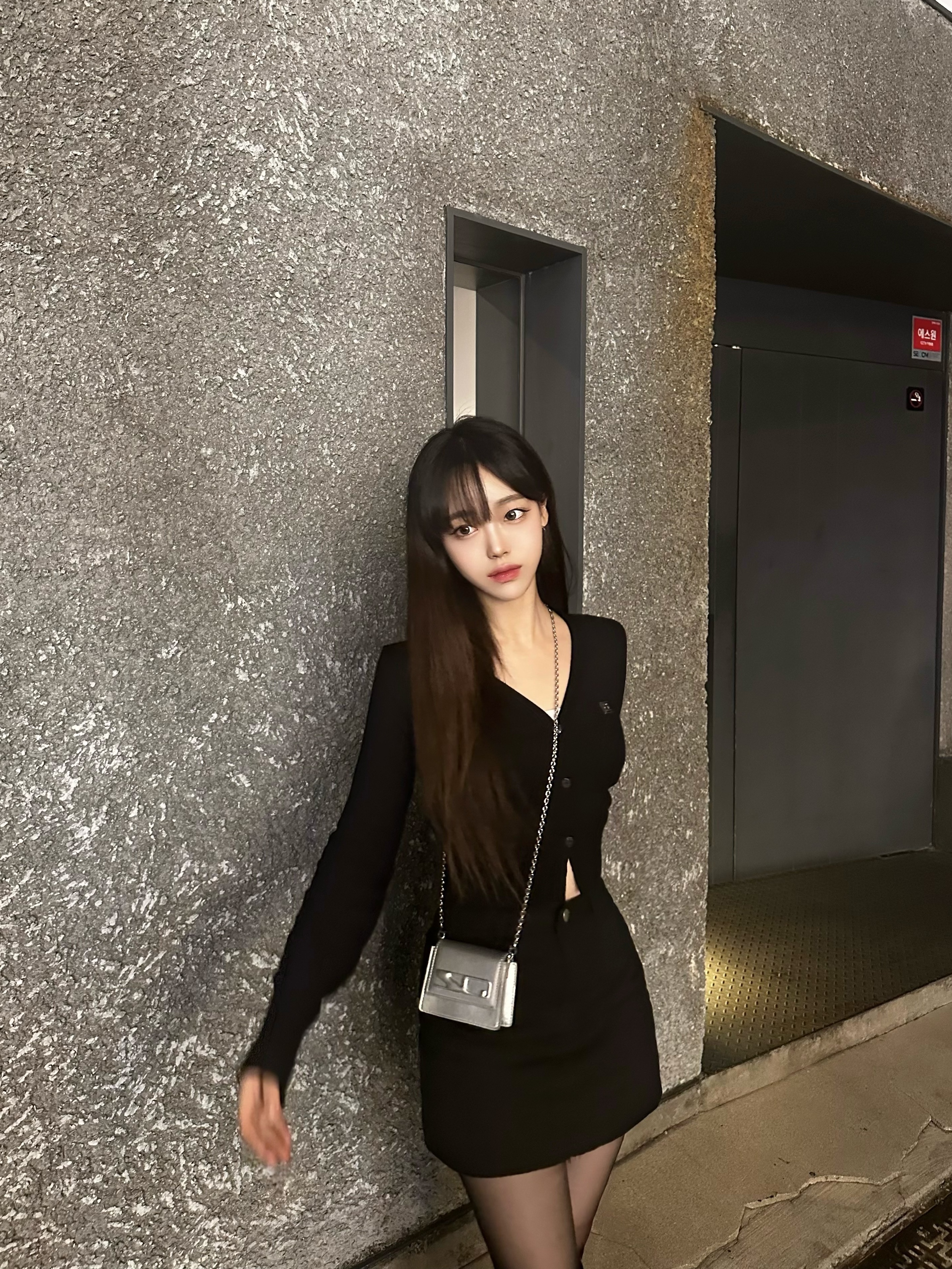(W) Bohemian Seoul Y Symbol Long Sleeve Cardigan Black 착용 스타일 - 1