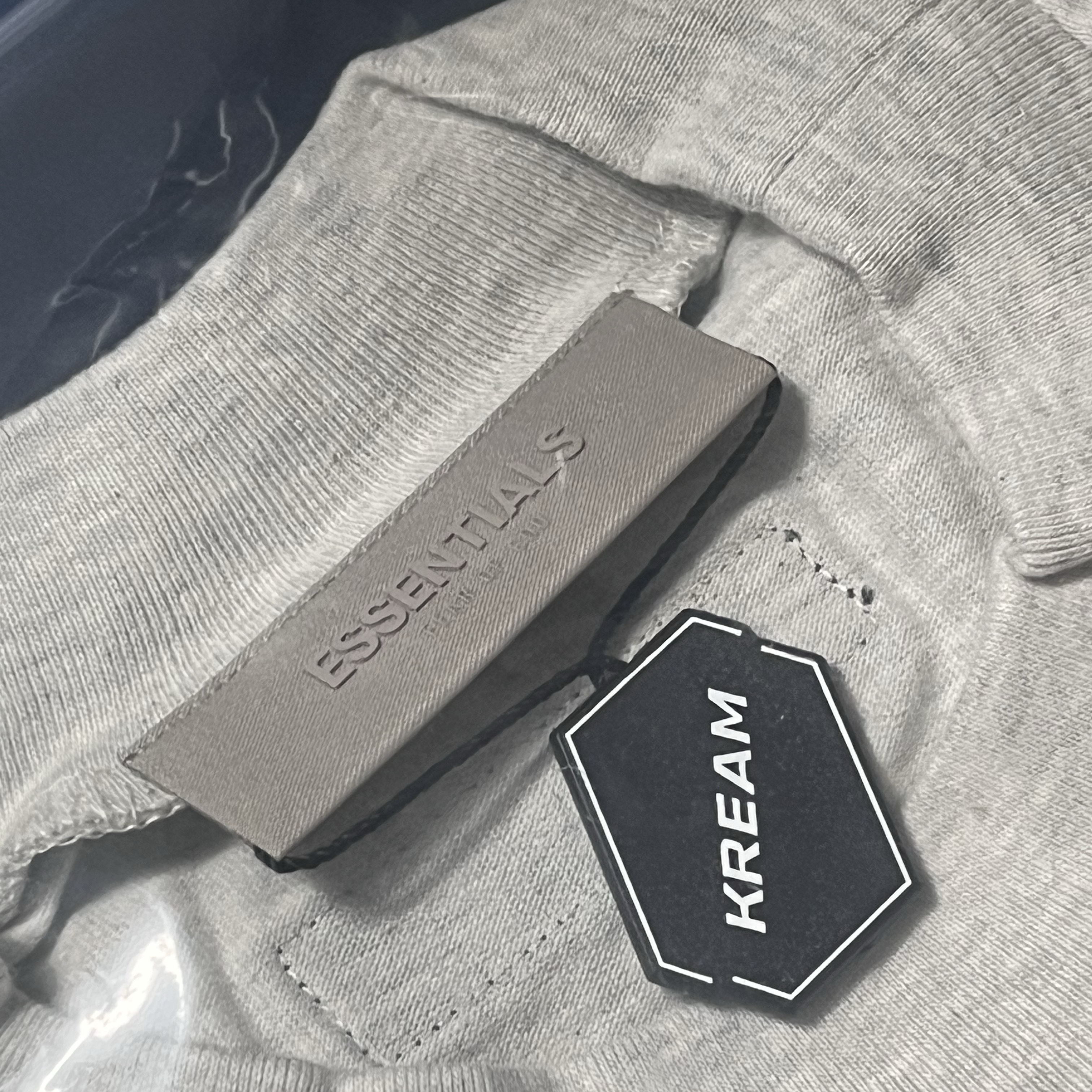Essentials The Core Collection T-Shirt Light Oatmeal 착용 스타일