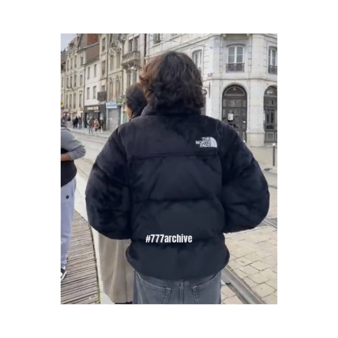 The North Face Versa Velour Nuptse Jacket Black 착용 스타일 - 3