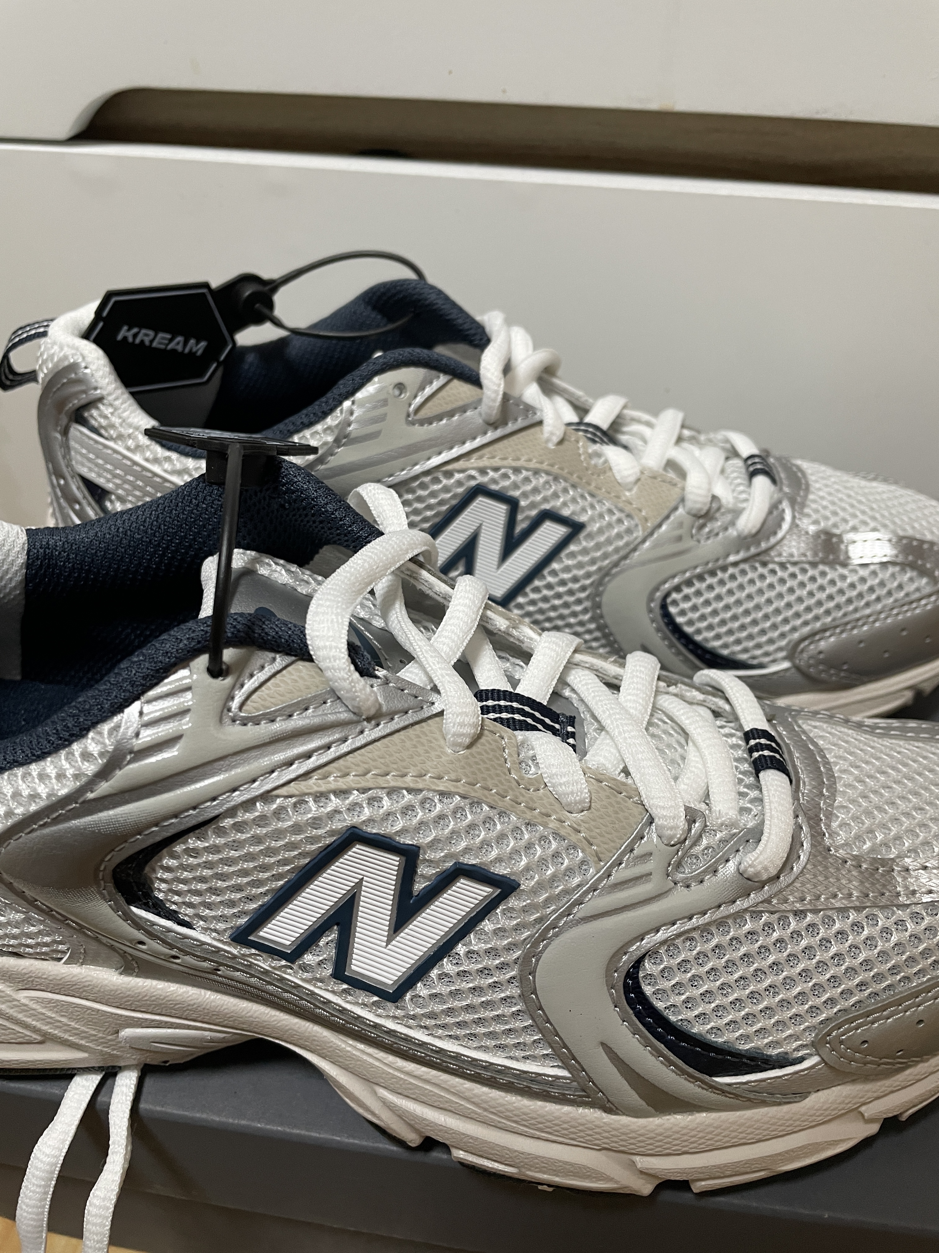 New Balance 530 Steel Grey 착용 스타일