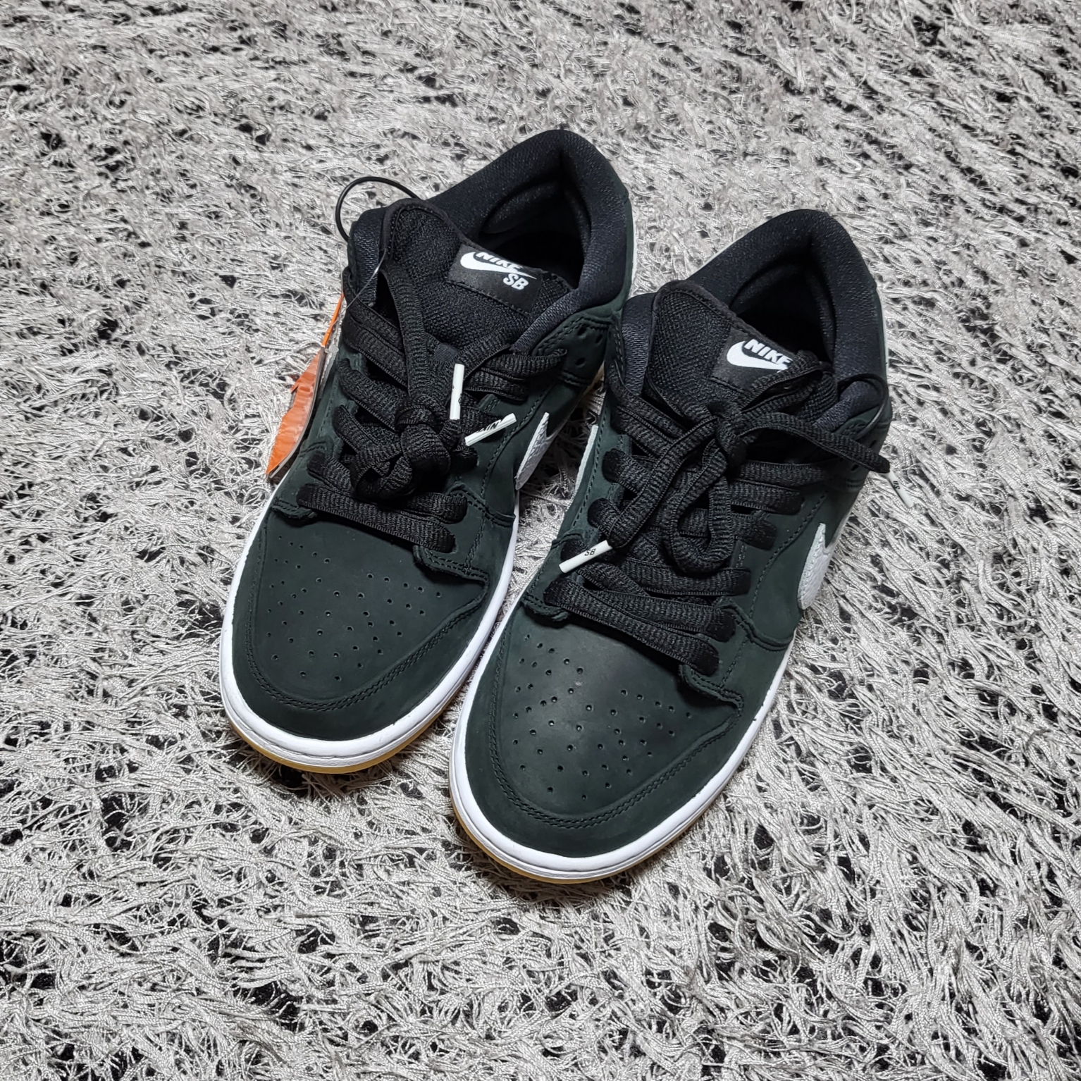 Nike SB Dunk Low Pro Black White 착용 스타일