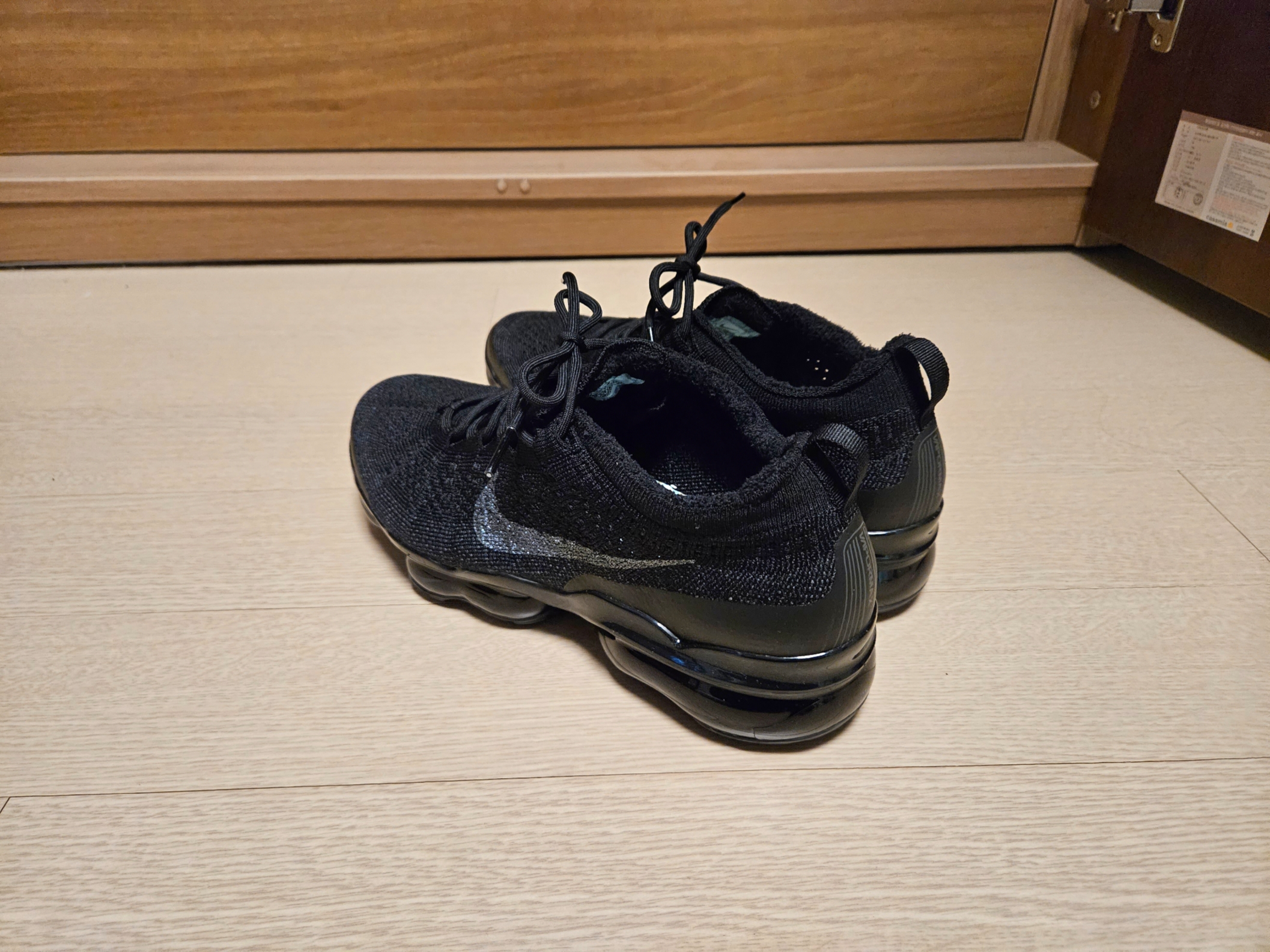 Nike Air VaporMax 2023 Flyknit Triple Black 착용 스타일 - 4