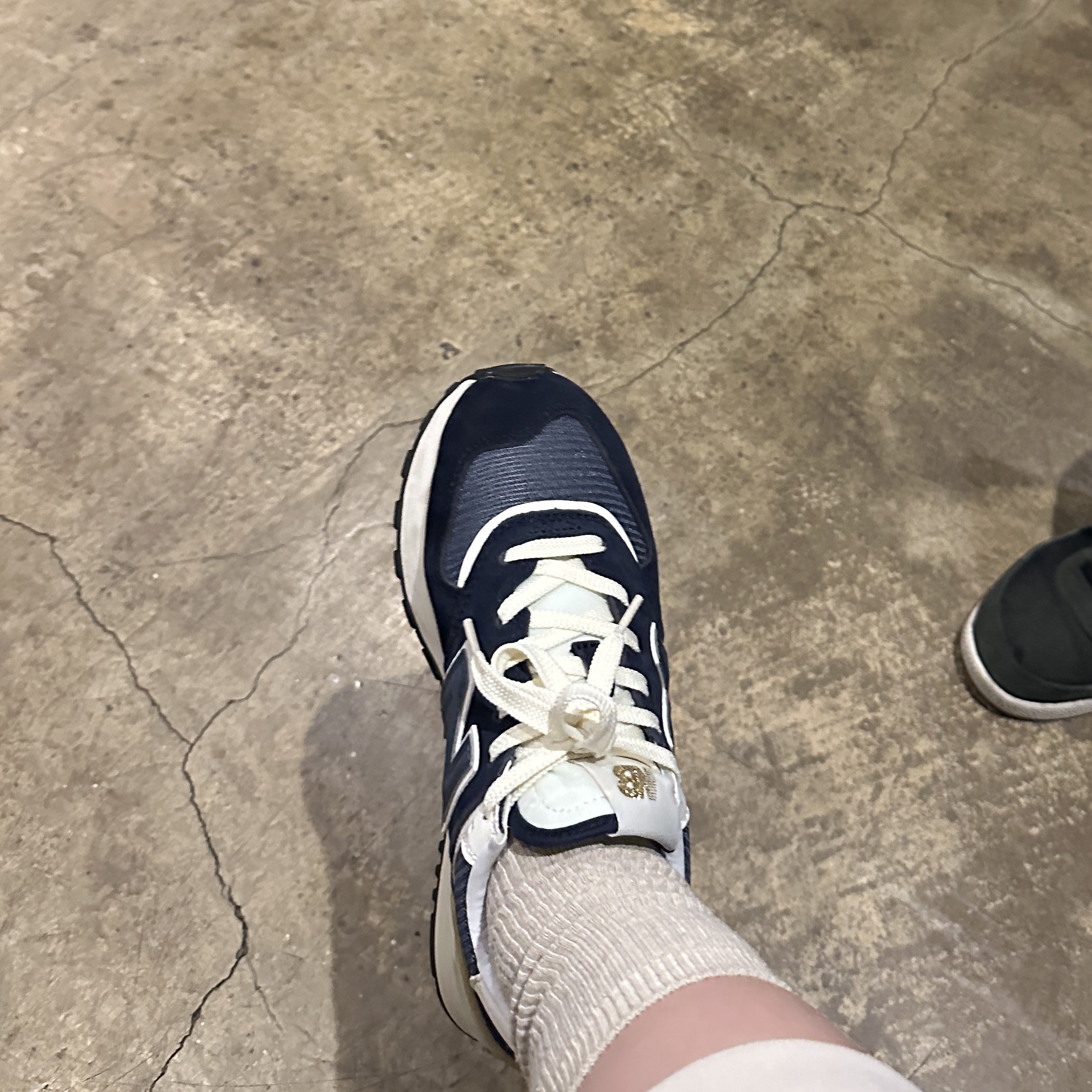 New Balance 574 Legacy Navy 착용 스타일