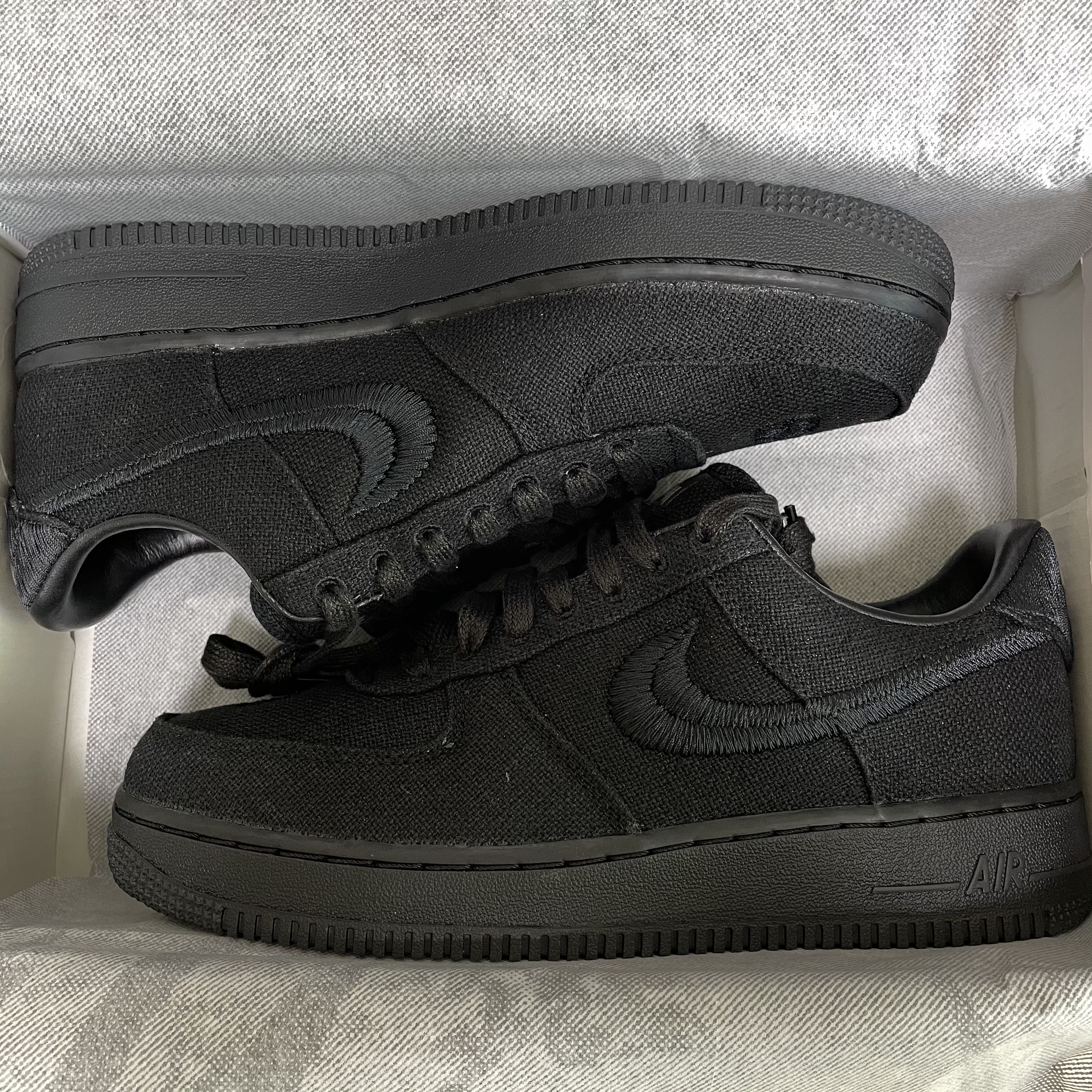Nike x Stussy Air Force 1 Low Triple Black 착용 스타일