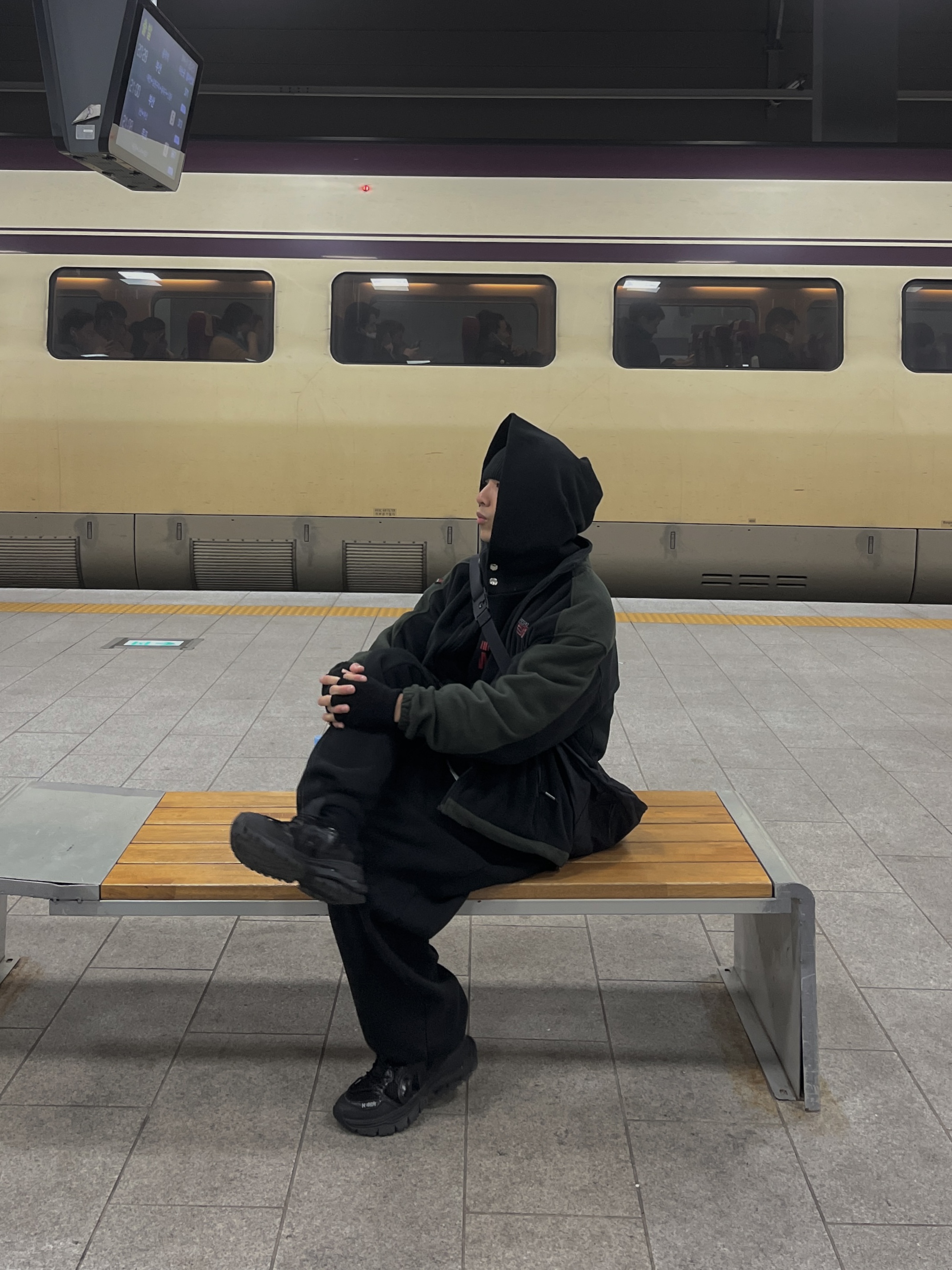 Y-3 X Body M Belt Bag Black 착용 스타일 - 2