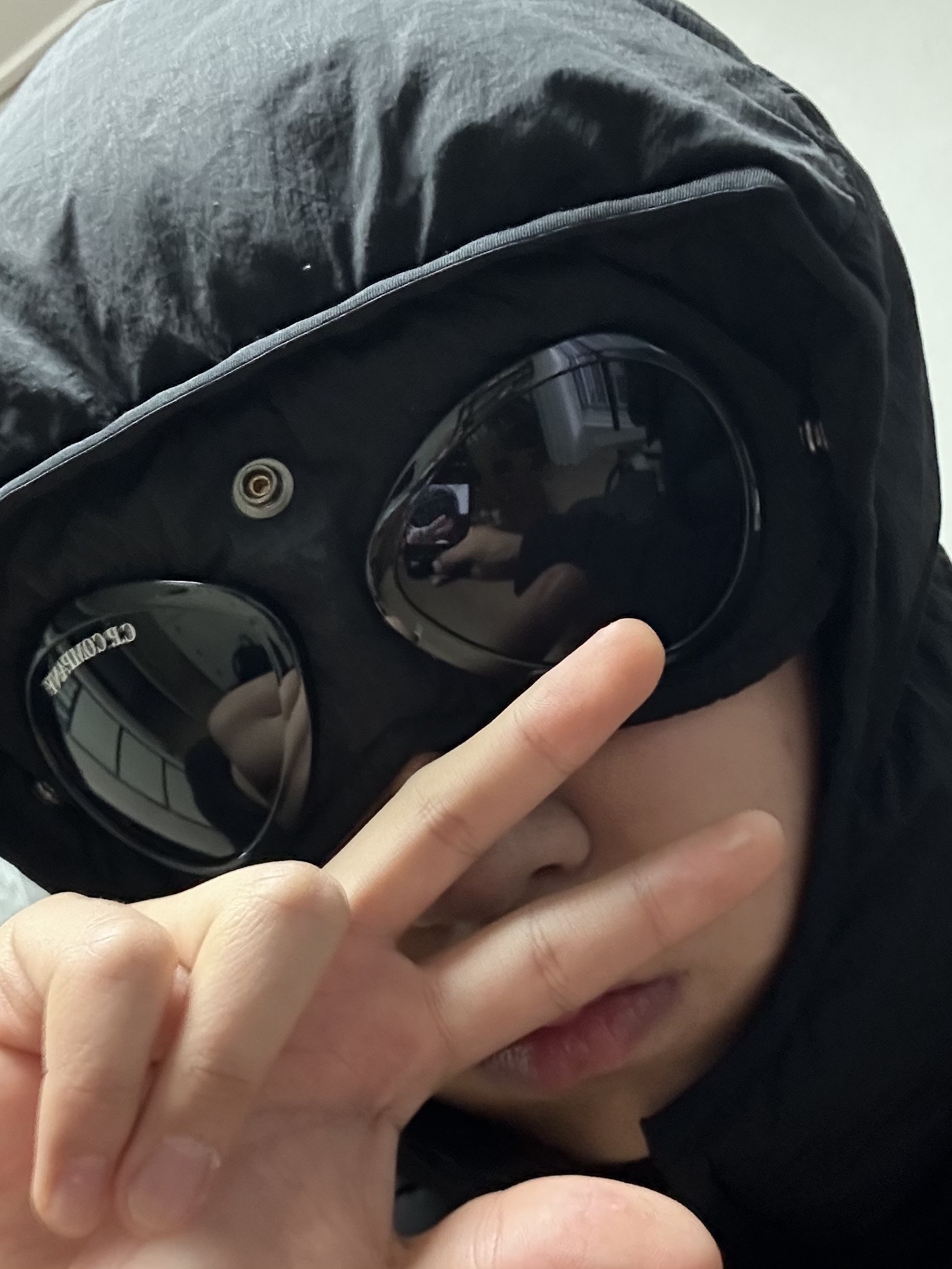 C.P. Company Eco-Chrome R Hooded Down Goggle Jacket Black - 23FW 착용 스타일 - 3