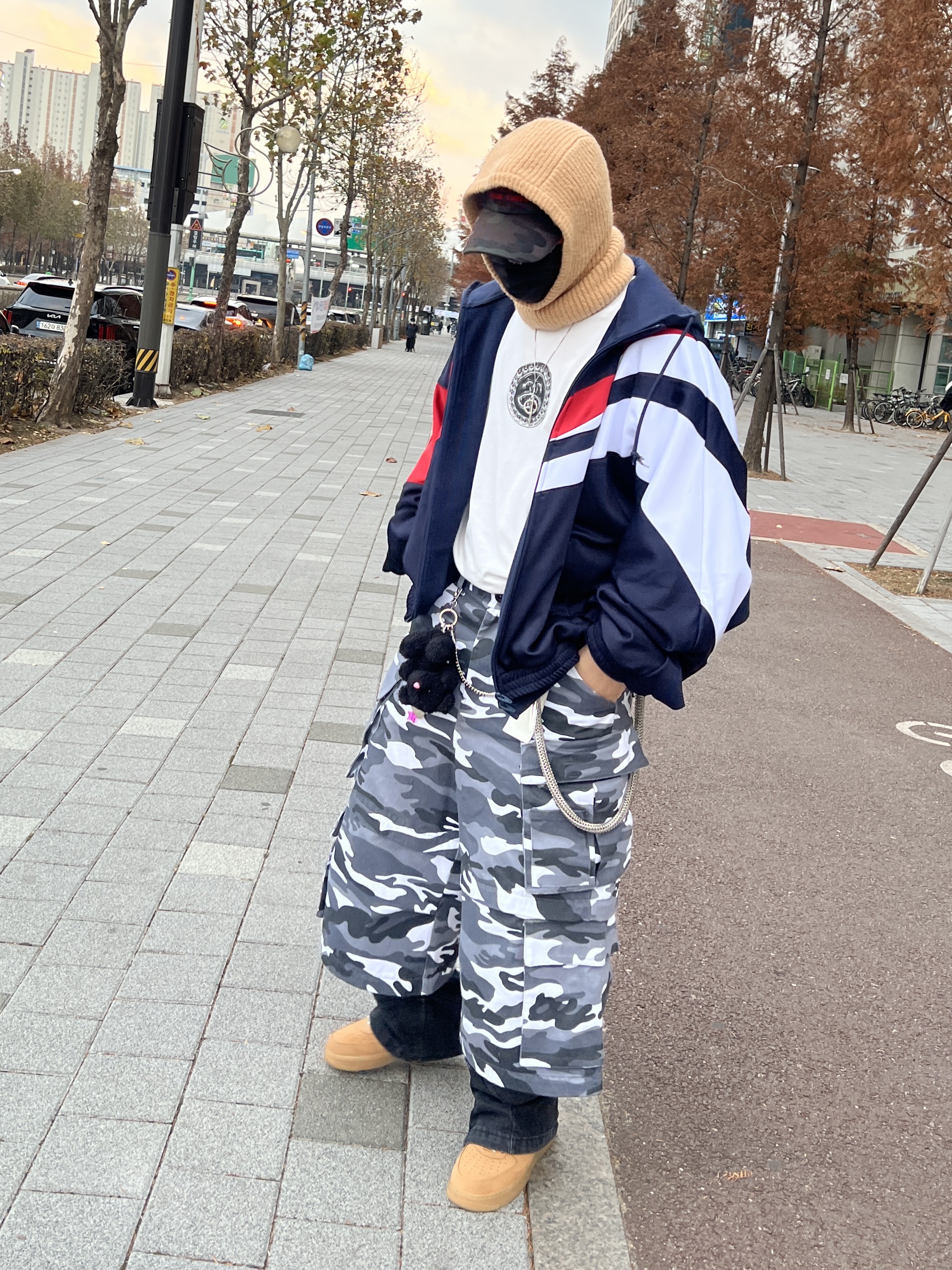 Project G/R Hybrid Hooded Track Jacket Navy, Project G/R Oversized Convertible Cargo Pants City Camo 착용 스타일 - 5