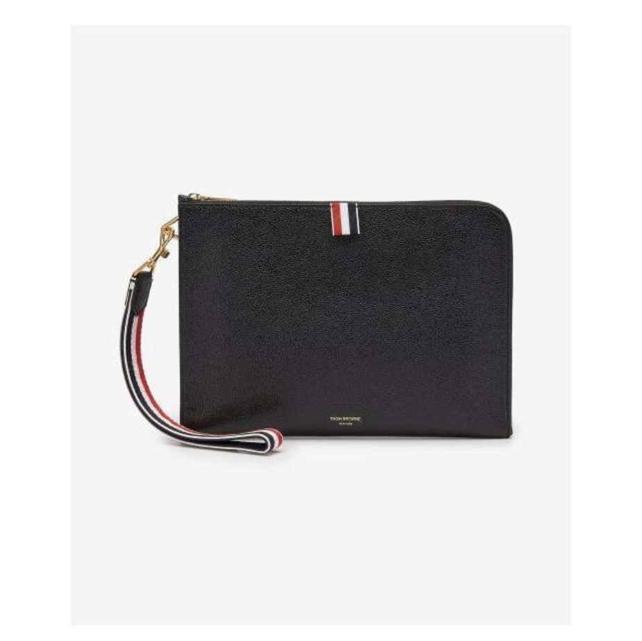 Thom Browne RWB Strap Medium Folio Clutch Black 착용 스타일 - 3