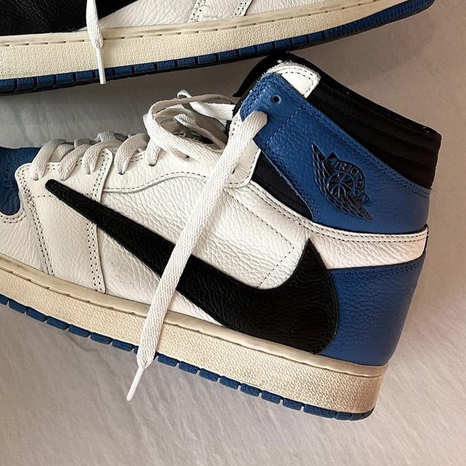 Jordan 1 x Travis Scott x Fragment Retro High OG SP Military Blue 착용 스타일
