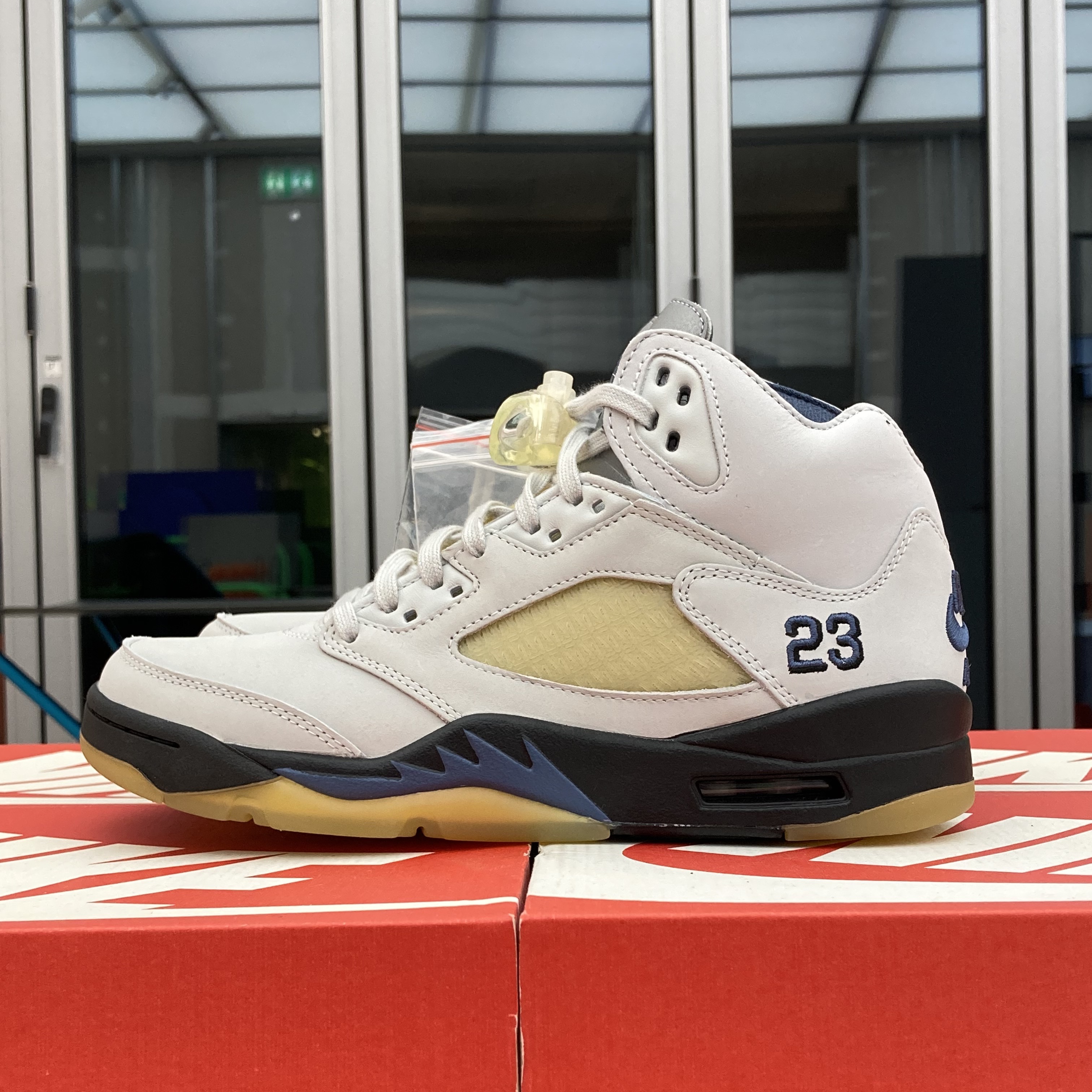 (W) Jordan 5 x A Ma Maniere Retro Dawn 착용 스타일 - 1