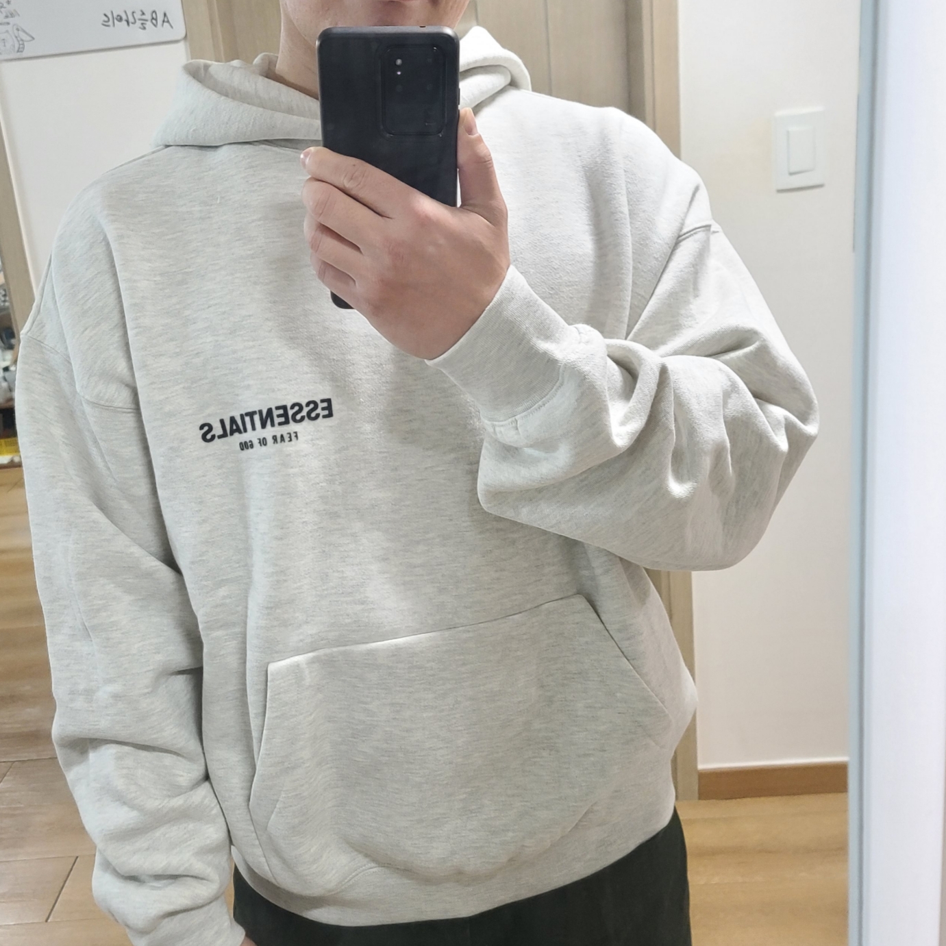 Essentials The Core Collection Hoodie Light Oatmeal 착용 스타일 - 1