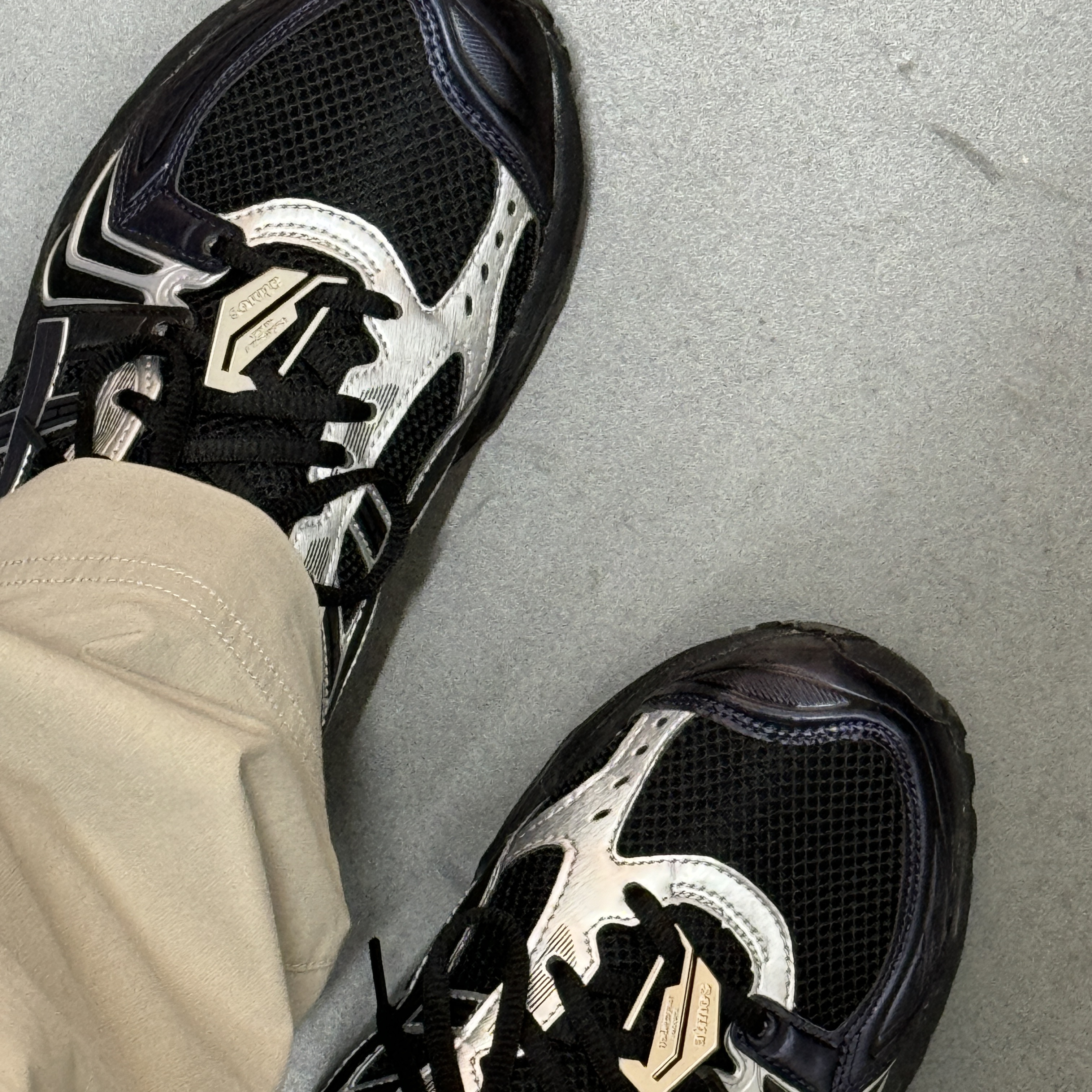 Asics x Atmos x Undermycar Gel-Kayano 14 Black Pure Silver 착용 스타일 - 1