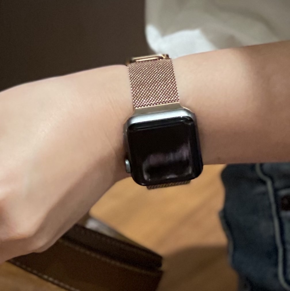 Apple Watch SE 2023 40mm GPS Midnight Aluminium Case with Sport Band S/M Midnight (Korean Ver.) 착용 스타일