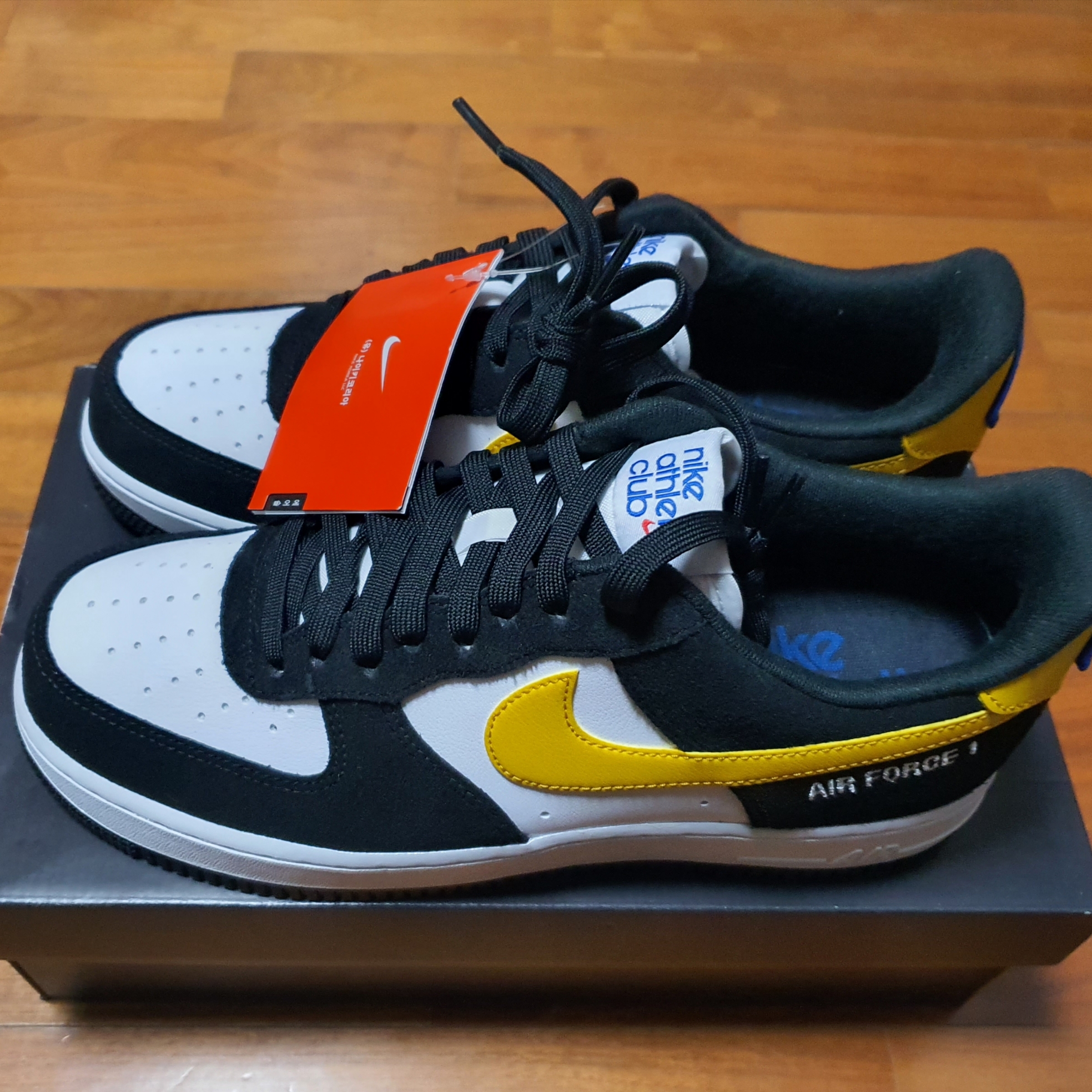 Nike Air Force 1 '07 LV8 Athletic Club Black Dark Sulfur 착용 스타일