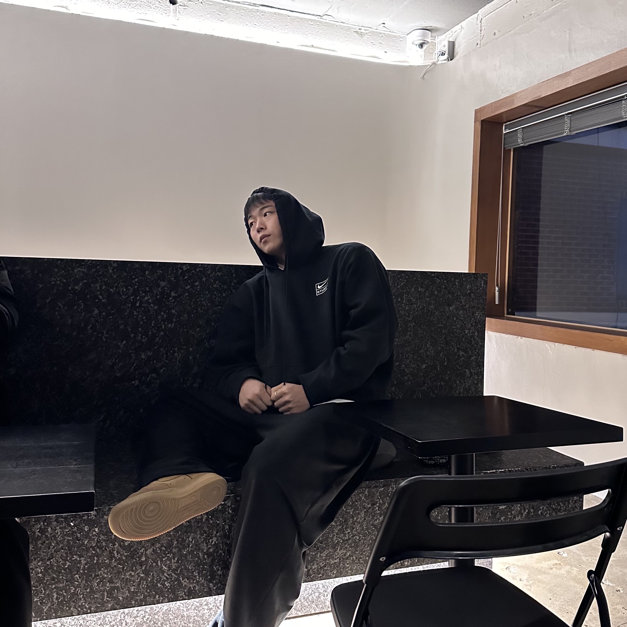 Nike x Stussy NRG RA Washed Pullover Hoodie Black (DN4028-010), Nike Air Force 1 '07 WB Flax 착용 스타일