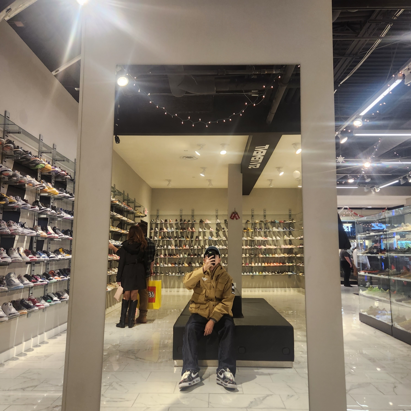 Supreme x The North Face Cargo Jacket Gold - 20SS, Supreme x Burberry Denim 6-Panel Washed Blue - 22SS 착용 스타일 - 2