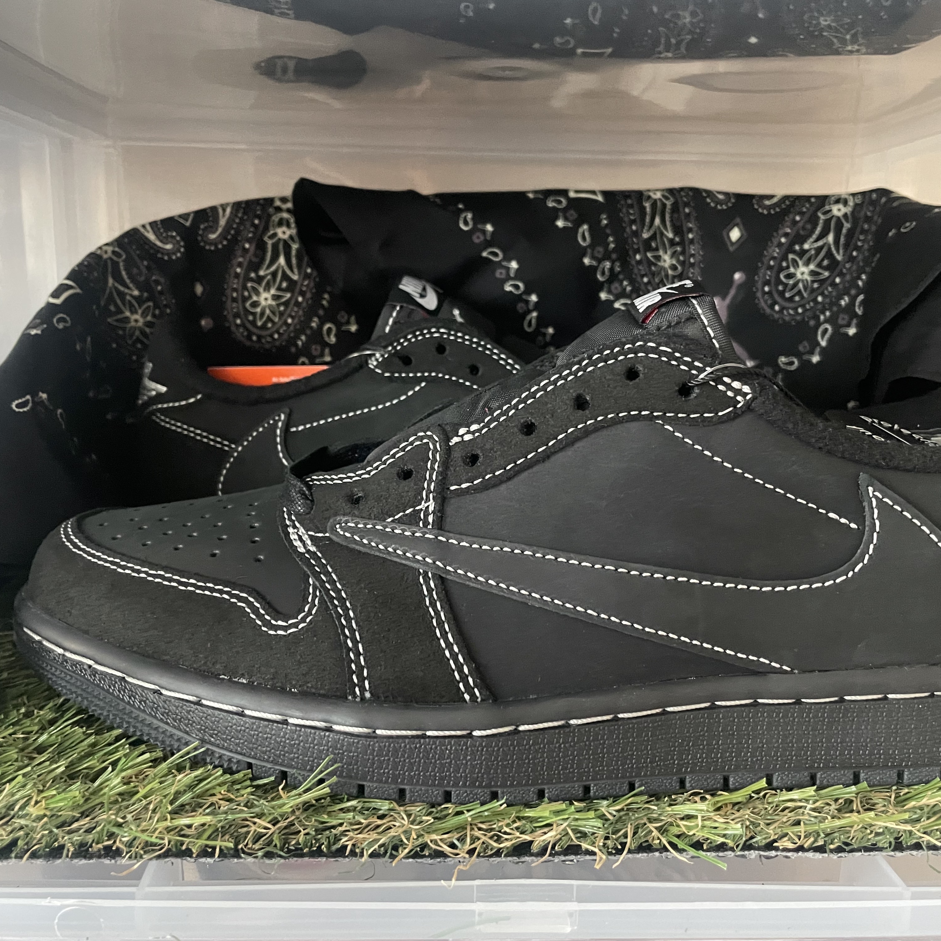 Jordan 1 x Travis Scott Retro Low OG SP Black Phantom 착용 스타일