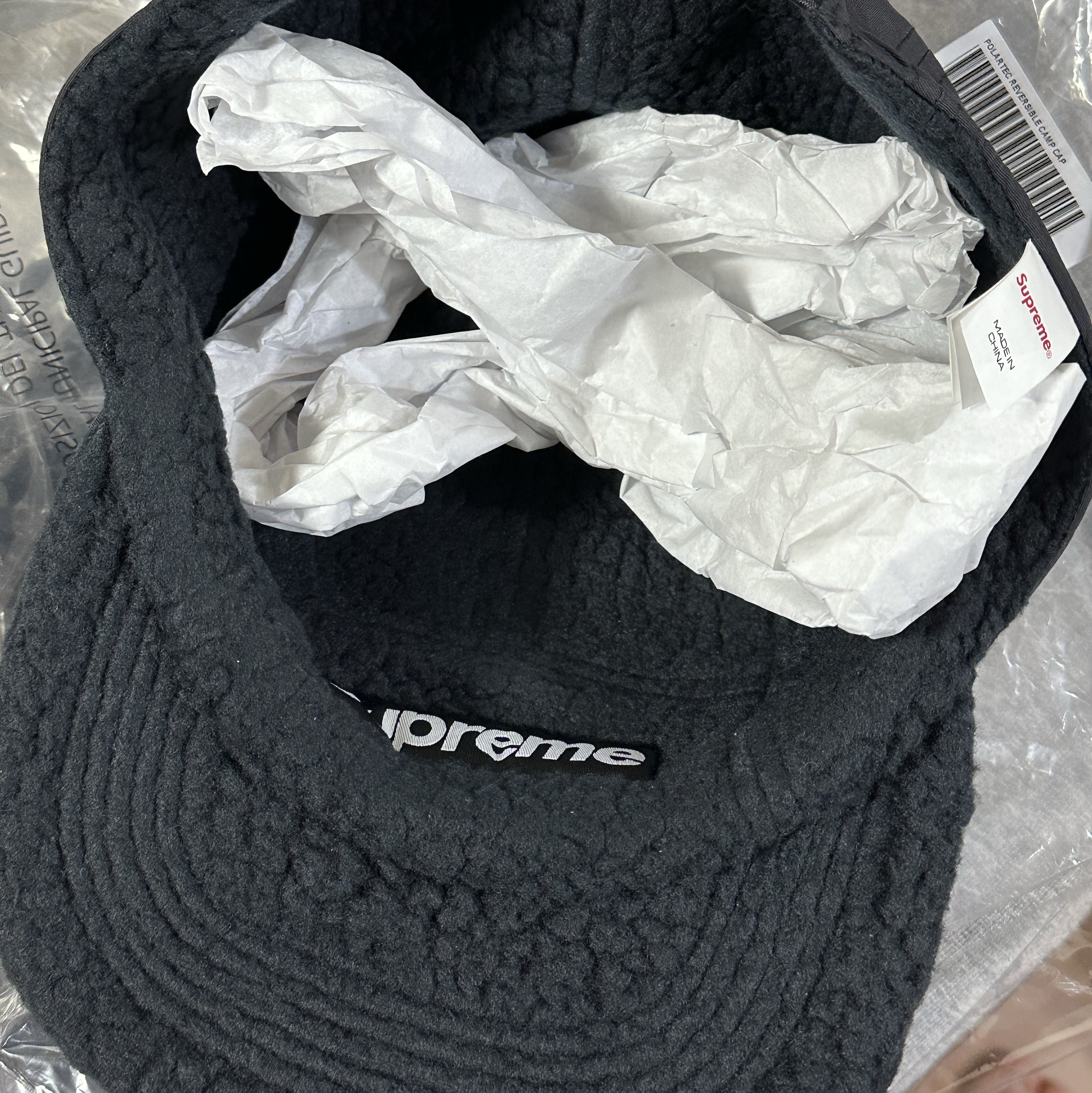 Supreme Polartec Shearling Reversible Camp Cap Black - 23FW 착용 스타일 - 2