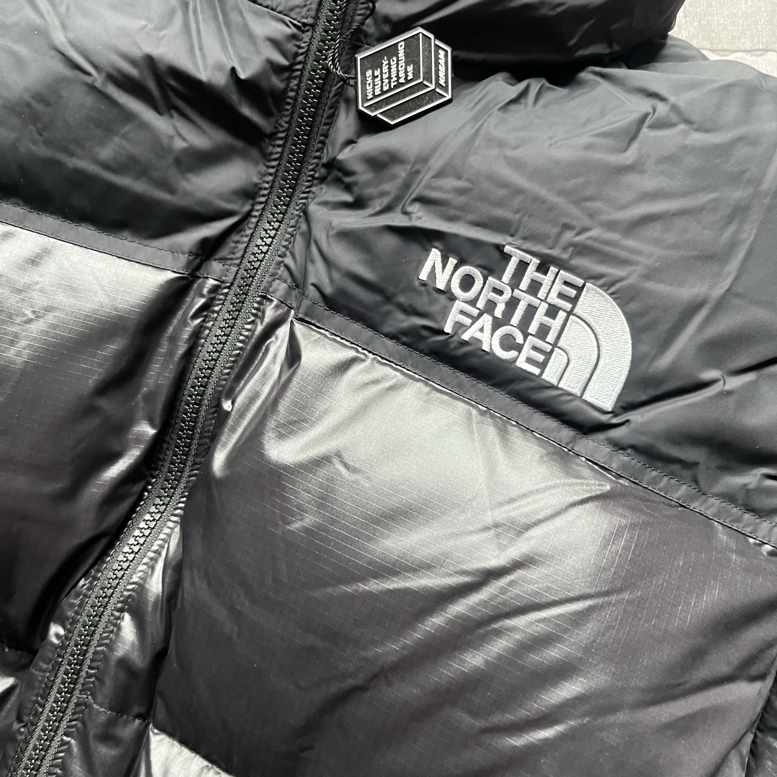 The North Face 1996 Eco Nuptse Jacket Real Black, Jordan 1 Mid Light Smoke Grey Anthracite 착용 스타일 - 2