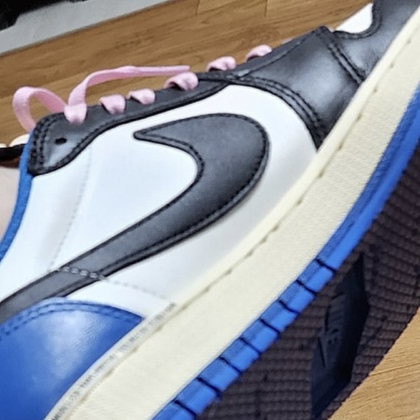 Jordan 1 x Travis Scott x Fragment Retro Low OG SP Military Blue 착용 스타일