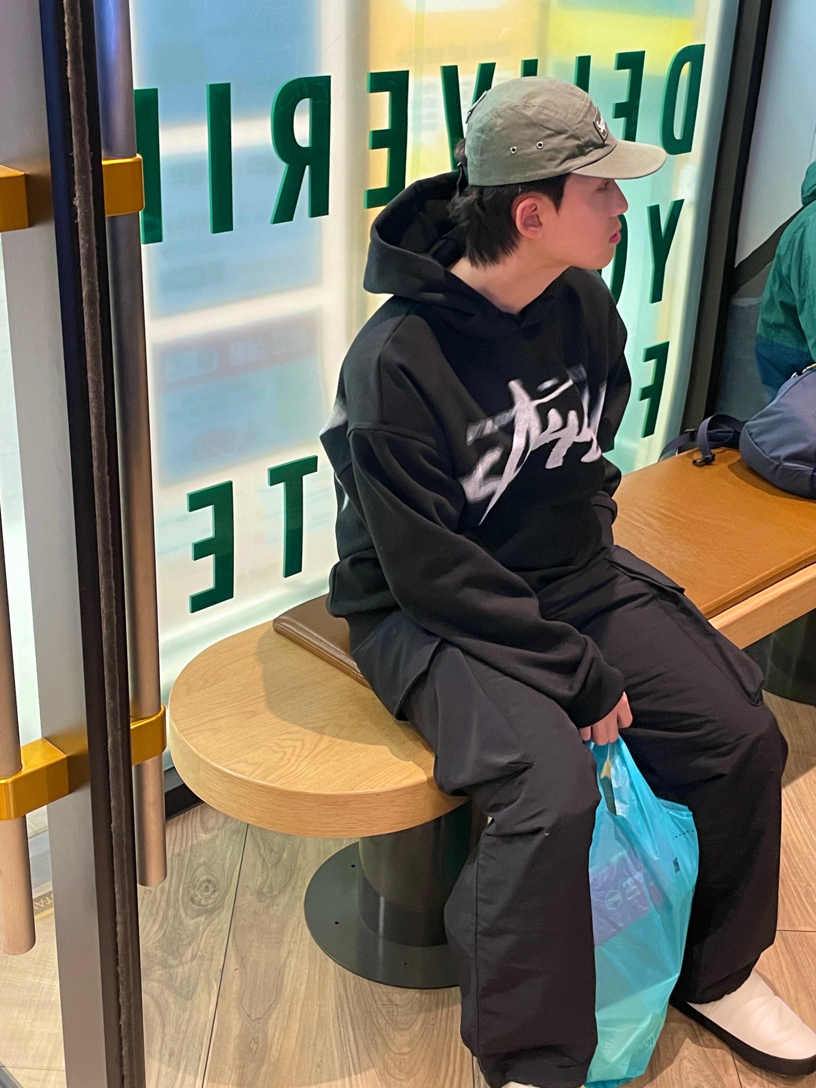 Supreme Waxed Cotton Camp Cap Olive - 23FW, Stussy Dizzy Stock Hoodie Black 착용 스타일 - 2