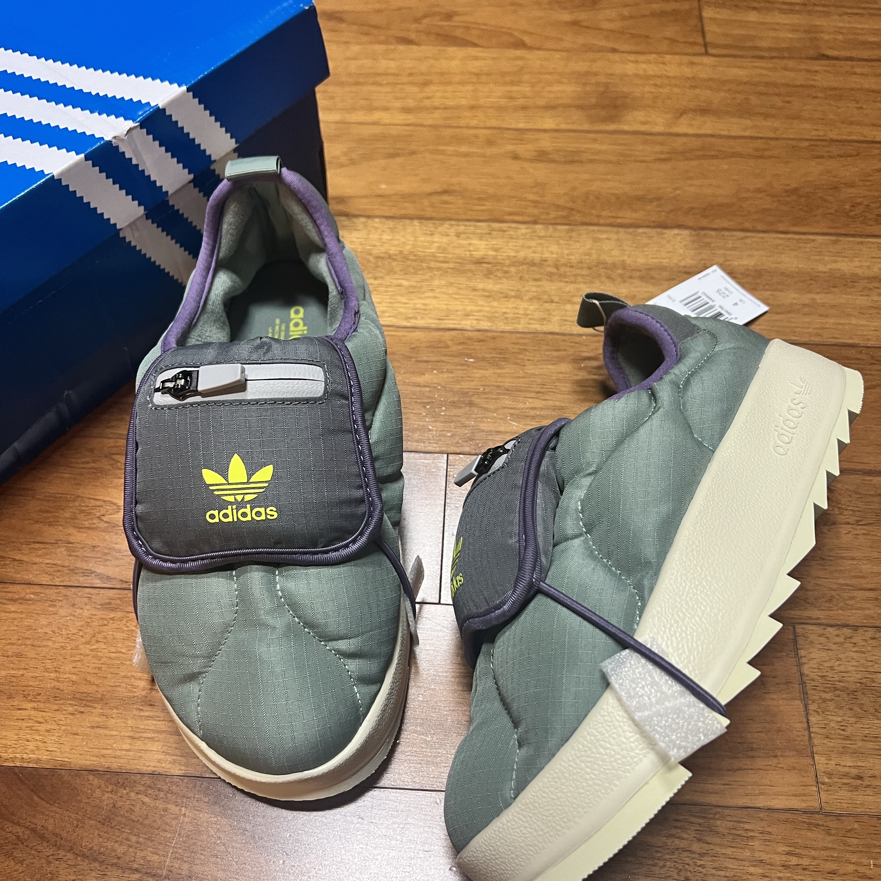Adidas Puffylette Silver Green Grey 착용 스타일 - 1