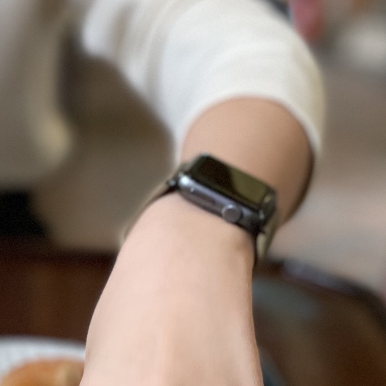 Apple Watch SE 2023 40mm GPS Midnight Aluminium Case with Sport Band S/M Midnight (Korean Ver.) 착용 스타일