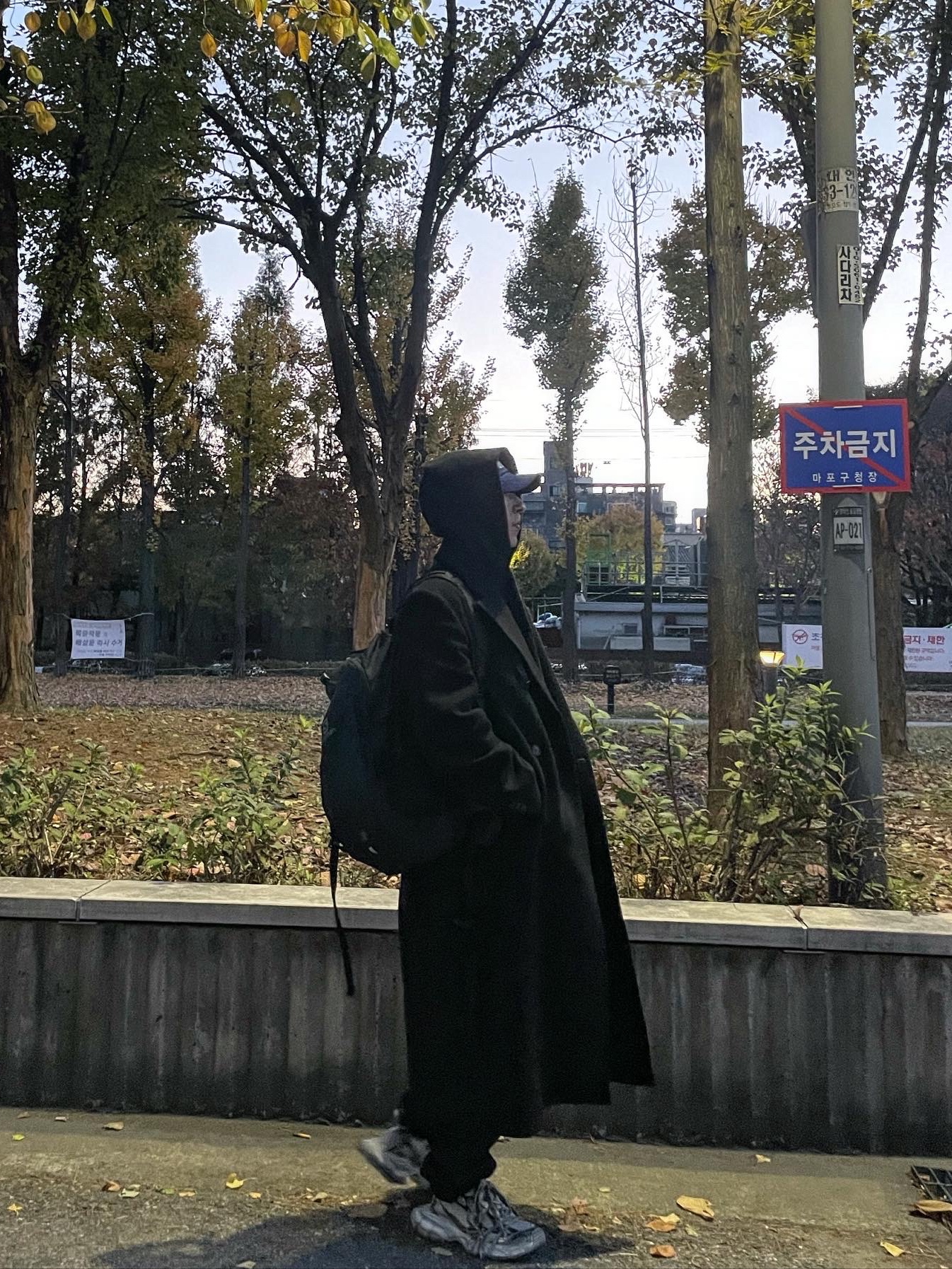 Balenciaga 3XL Sneakers Beige, Zara x Ader Error Oversized Wool Coat Black 착용 스타일 - 2