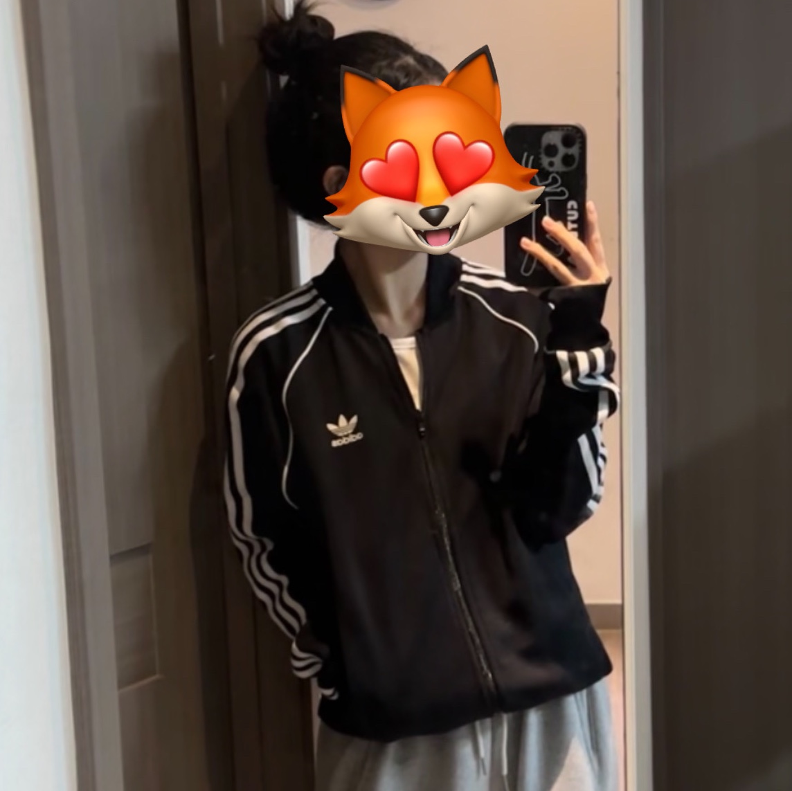 (W) Adidas Adicolor Classic SST Track Track Jacket Black - KR Sizing 착용 스타일