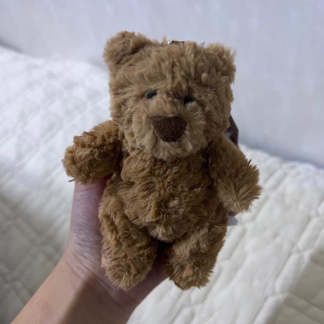 Jellycat Bartholomew Bear Bag Charm Brown 착용 스타일