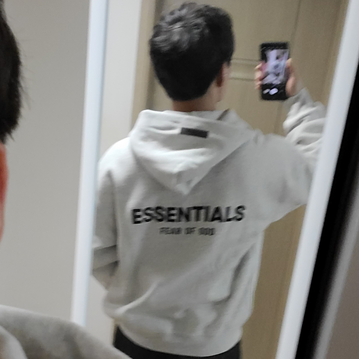 Essentials The Core Collection Hoodie Light Oatmeal 착용 스타일 - 2