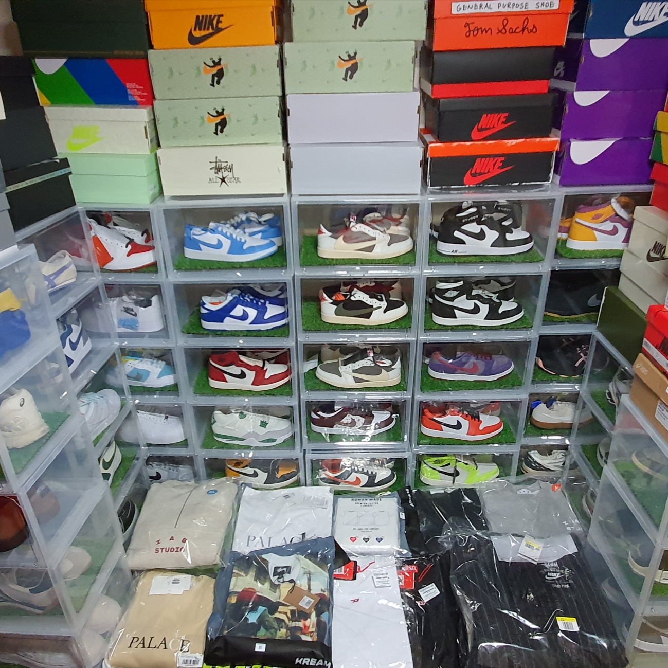 Jordan 1 x Travis Scott Retro Low OG SP Sail and Ridgerock, (W) Jordan 1 x Travis Scott Retro Low OG SP Medium Olive 착용 스타일