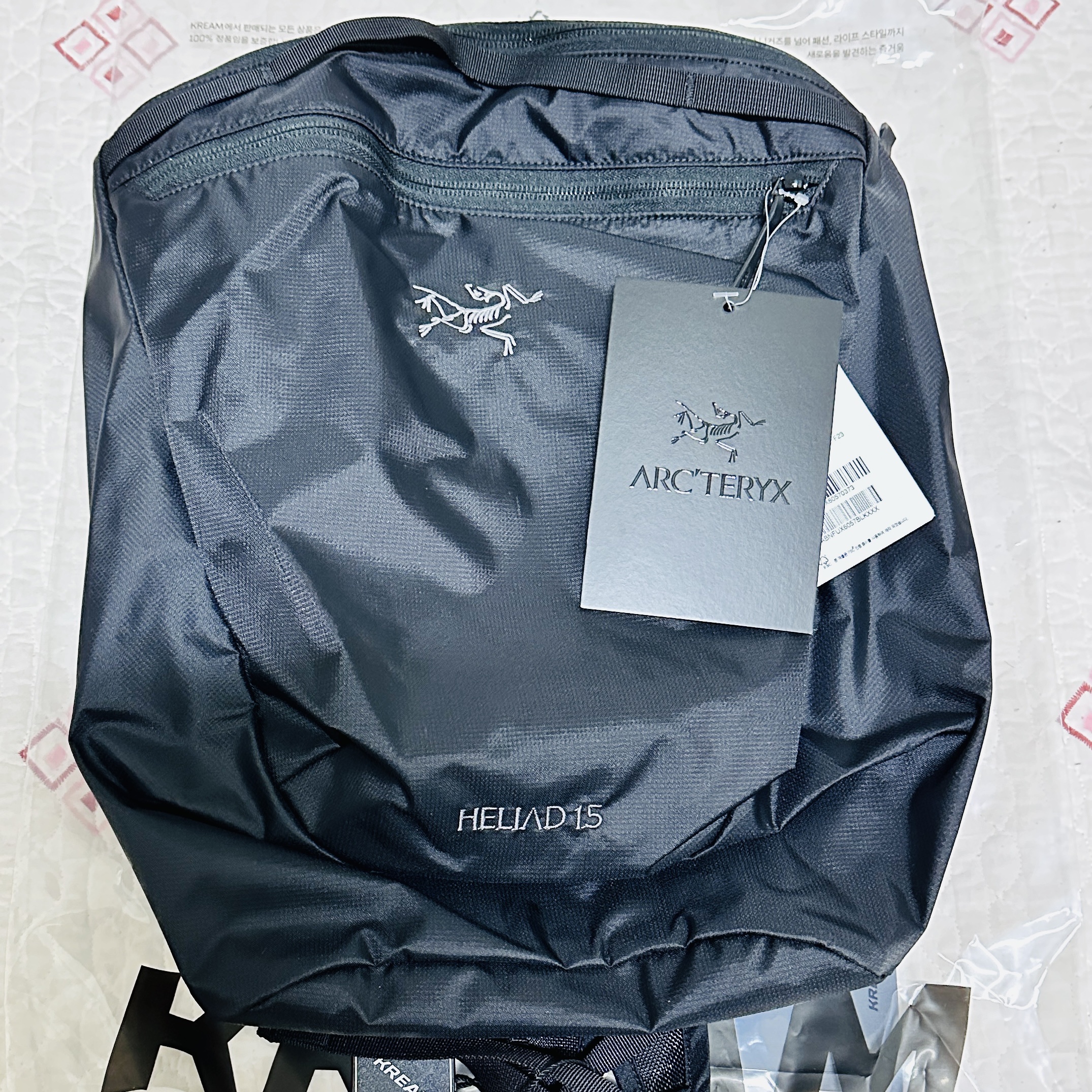 Arc'teryx Heliad 15 Backpack Black 착용 스타일 - 1