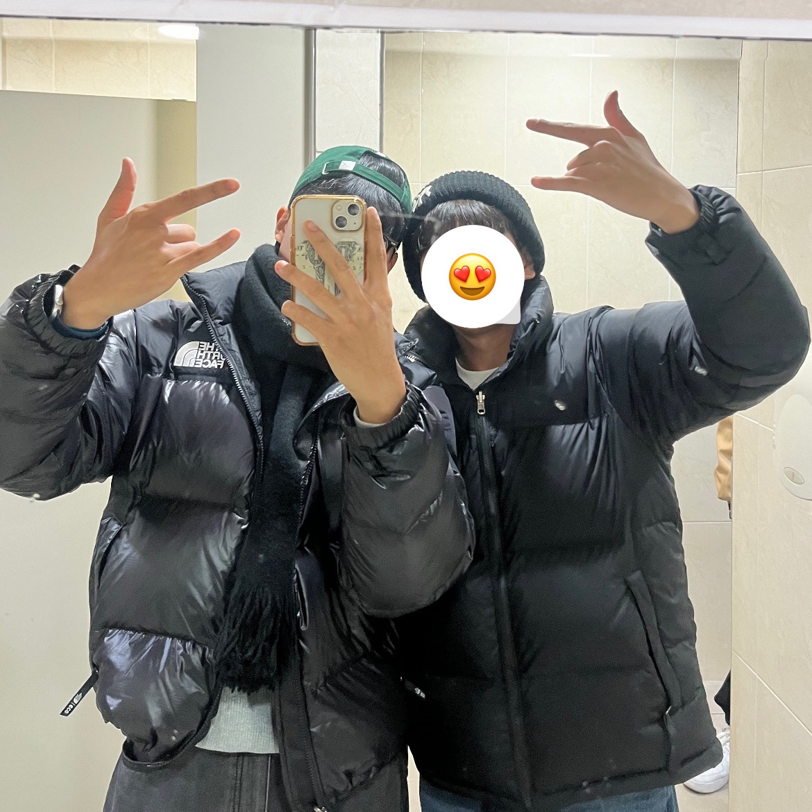 The North Face 1996 Eco Nuptse Jacket Real Black, Jordan 1 Mid Light Smoke Grey Anthracite 착용 스타일 - 1