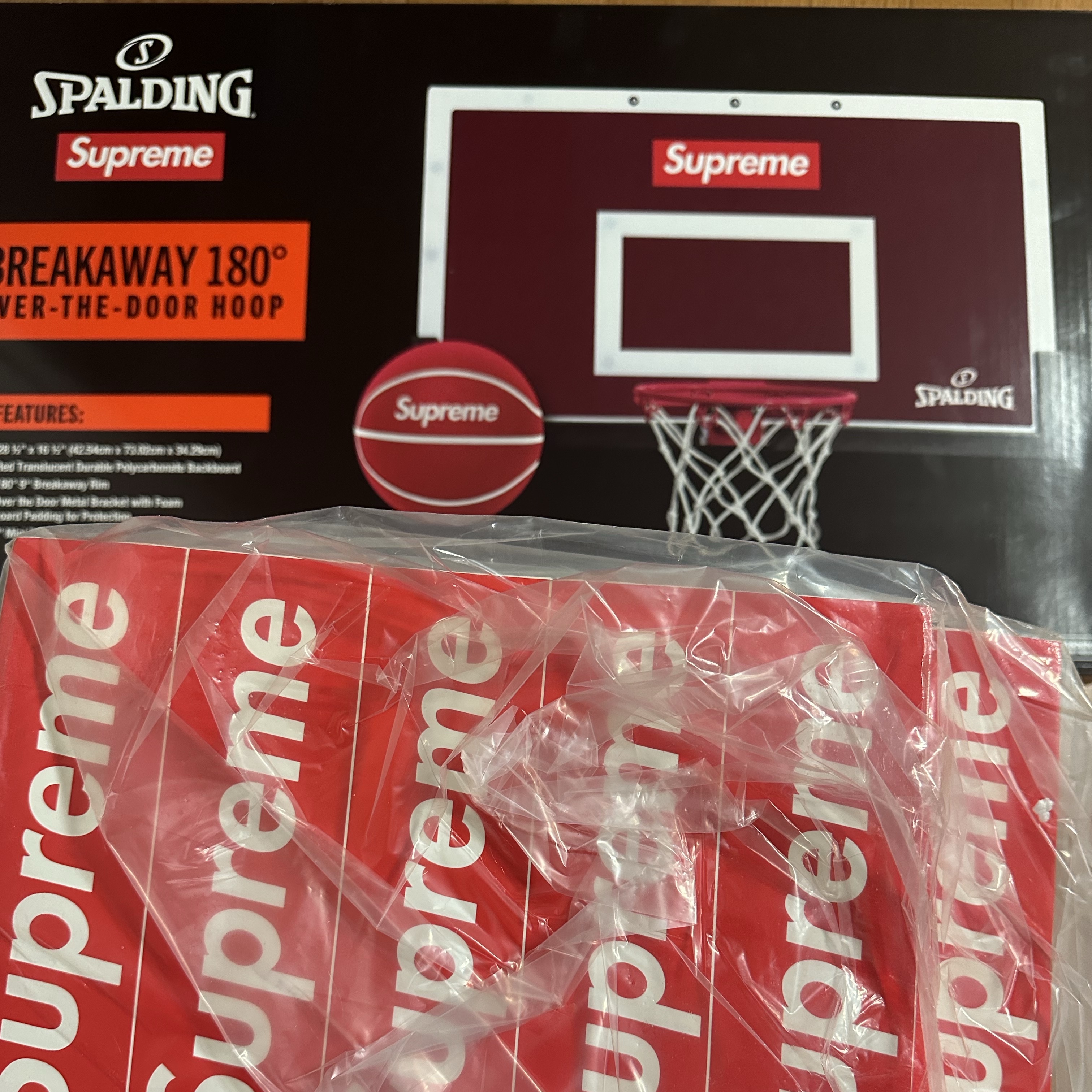 Supreme x Spalding Mini Basketball Hoop Red  - 23FW 착용 스타일
