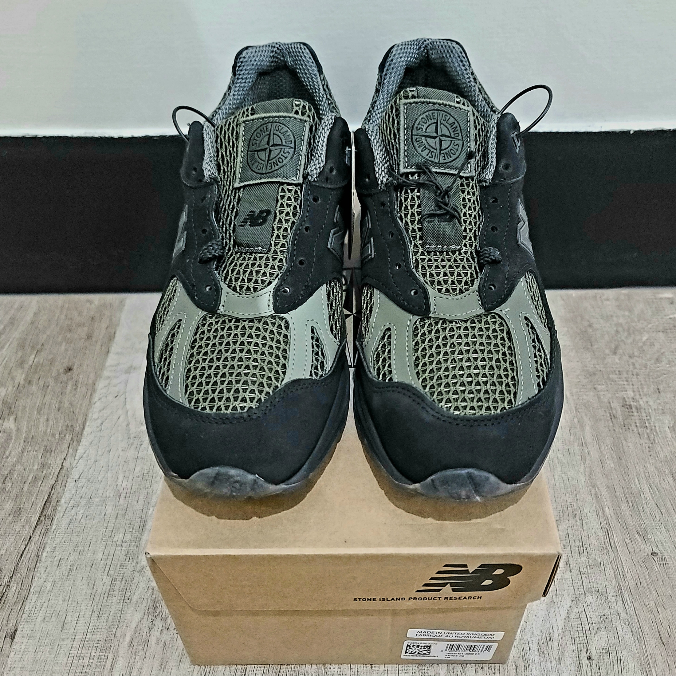 New Balance x Stone Island 991v2 Made in UK Black Olive Night 착용 스타일 - 2