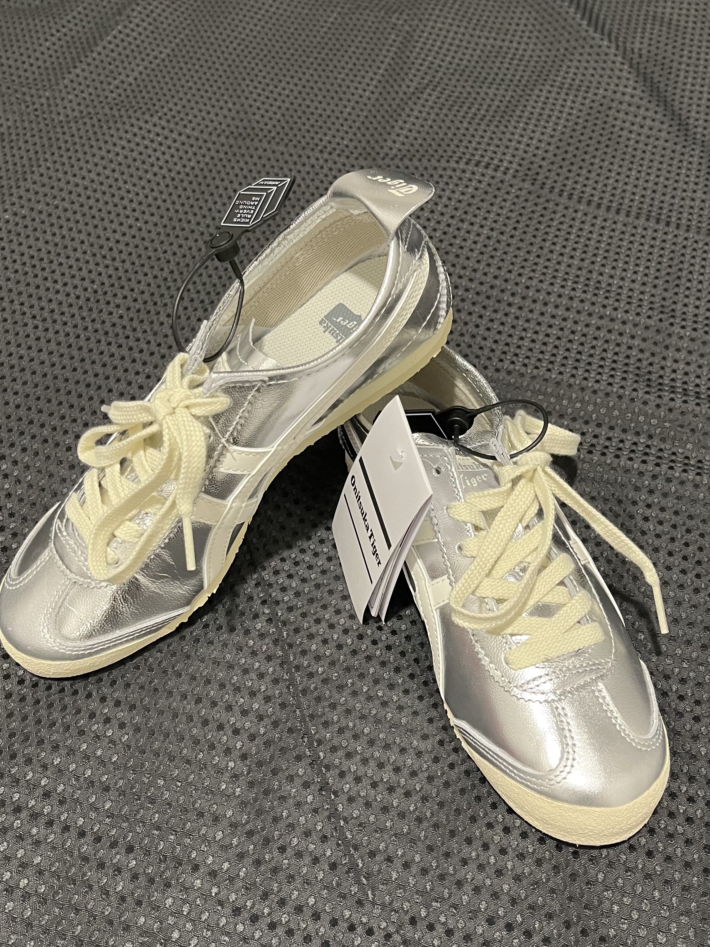 Onitsuka Tiger Mexico 66 White Silver 착용 스타일 - 2