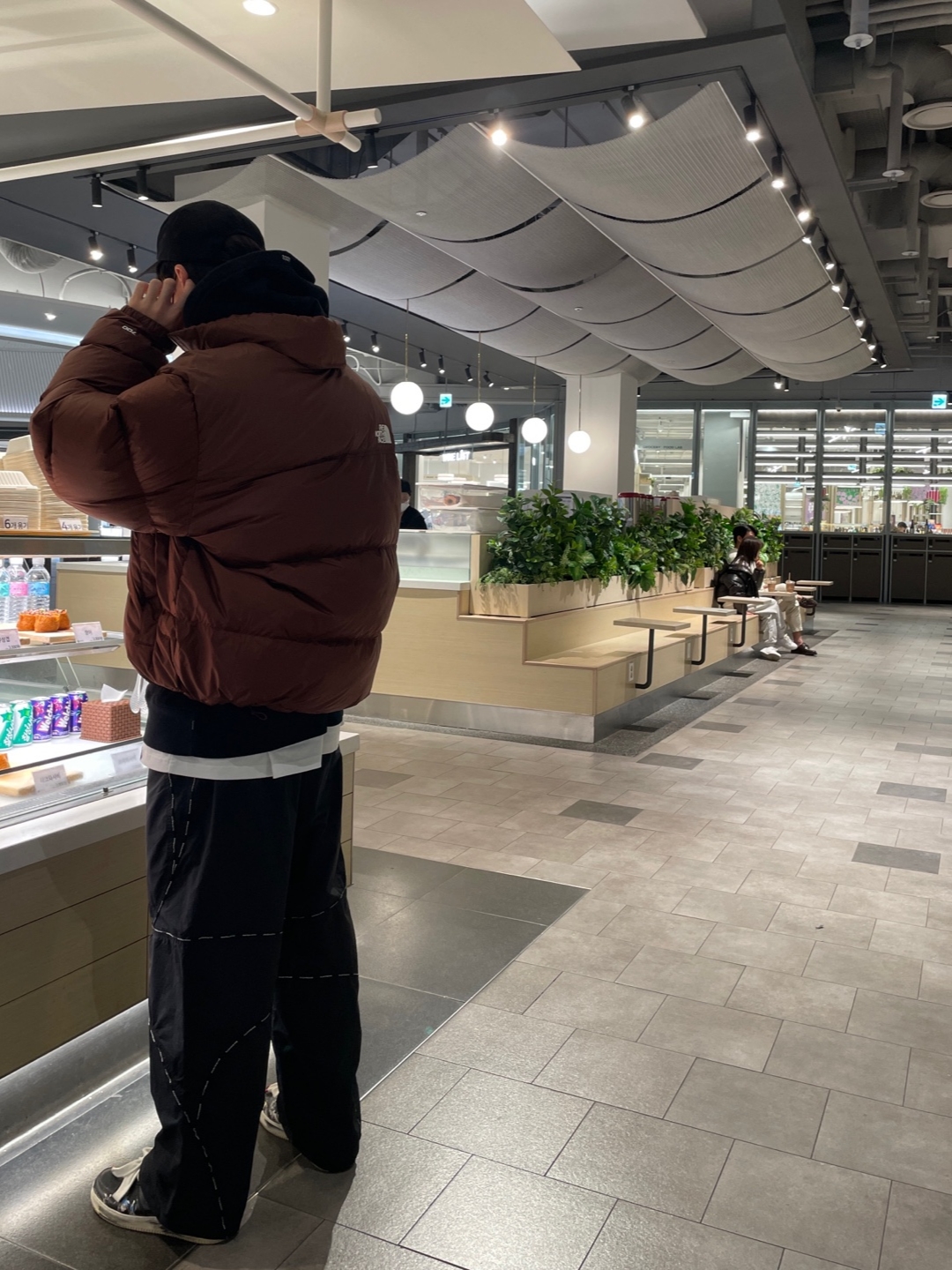 The North Face 1996 Retro Nuptse Jacket Dark Oak, Supreme Logo Piping Track Pants Black - 23FW 착용 스타일 - 1