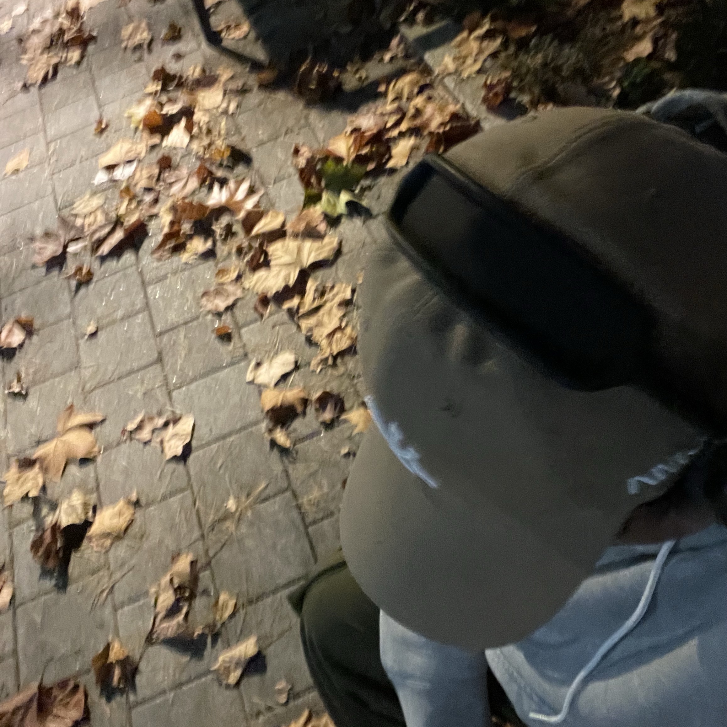 New Era x MoMA New York Yankees Cap Camel, Apple AirPods Max Lightning Space Gray (Korean Ver.) 착용 스타일