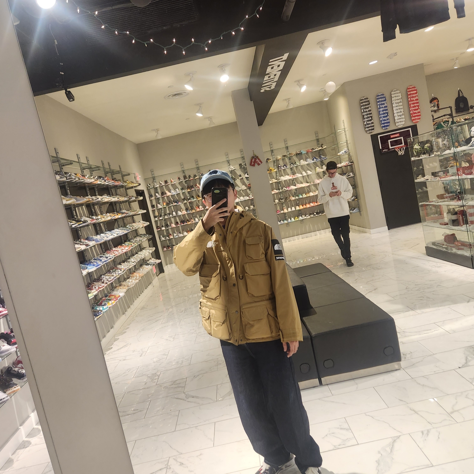 Supreme x The North Face Cargo Jacket Gold - 20SS, Supreme x Burberry Denim 6-Panel Washed Blue - 22SS 착용 스타일 - 1