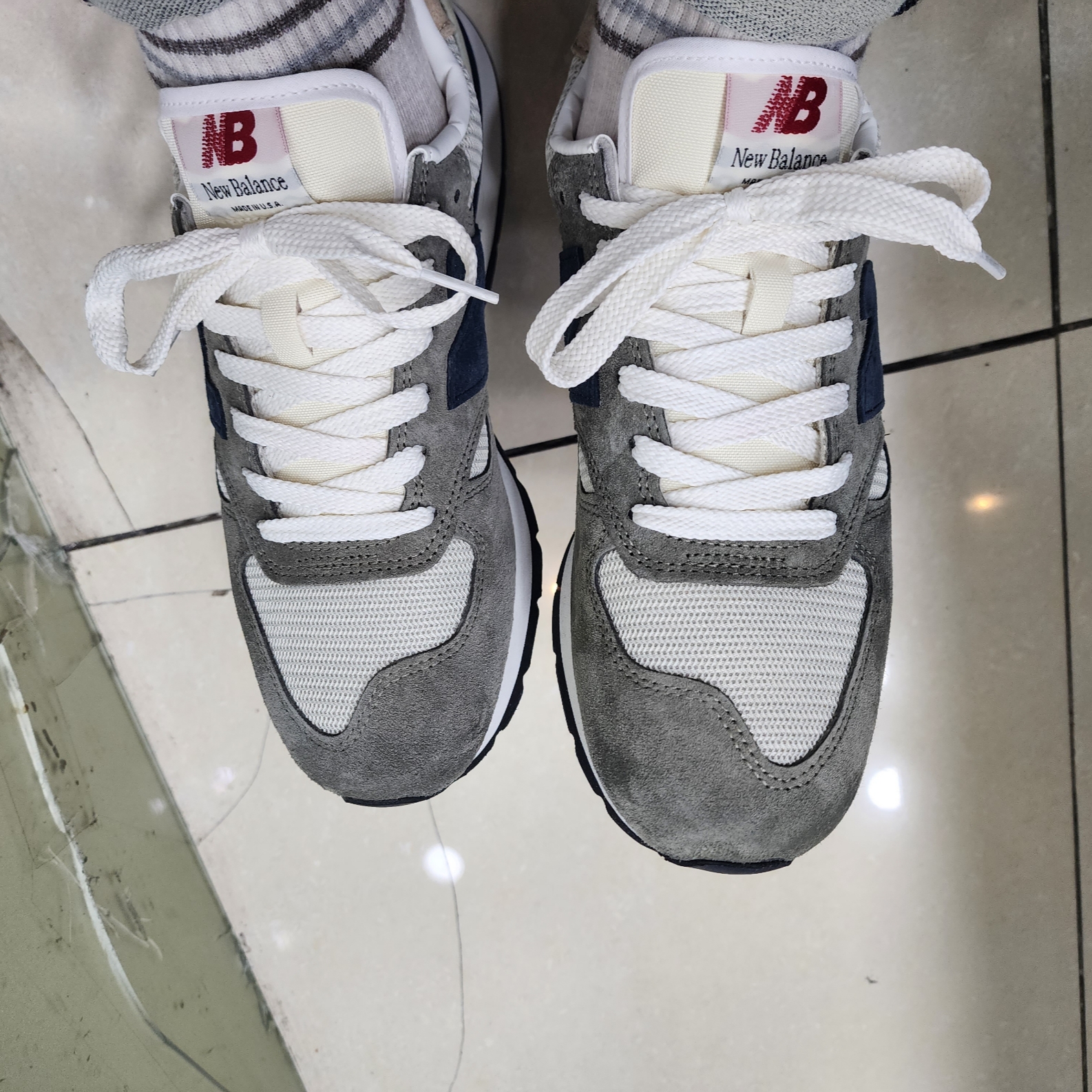 New Balance 990v1 Made in USA Olive 착용 스타일