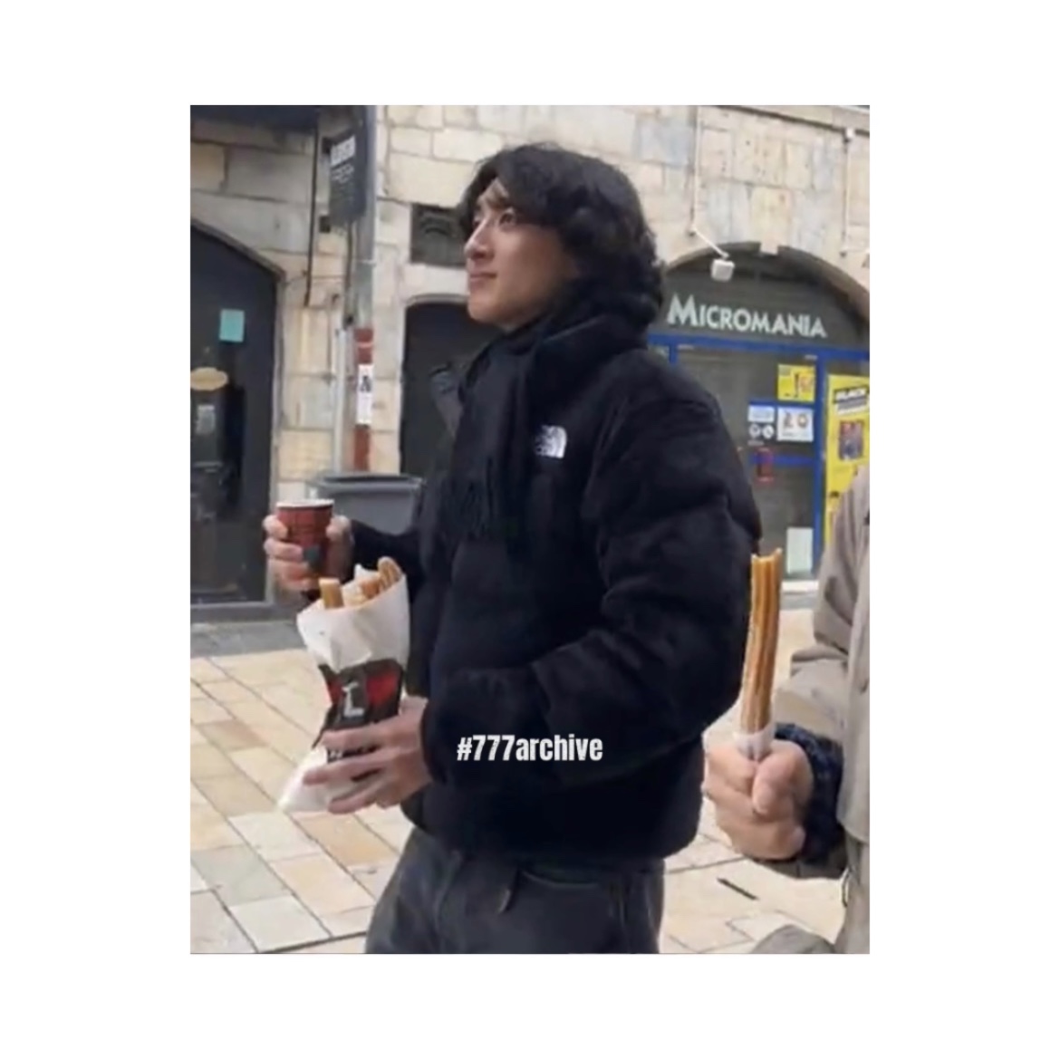 The North Face Versa Velour Nuptse Jacket Black 착용 스타일 - 1