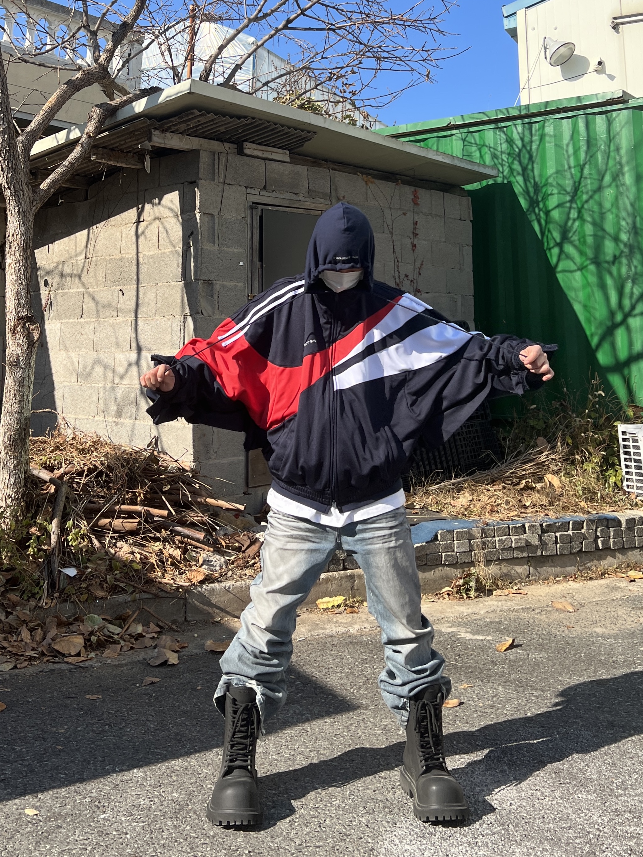 Balenciaga XL Army Boots Full Eva Black, Project G/R Flare Jeans Blue 착용 스타일 - 2