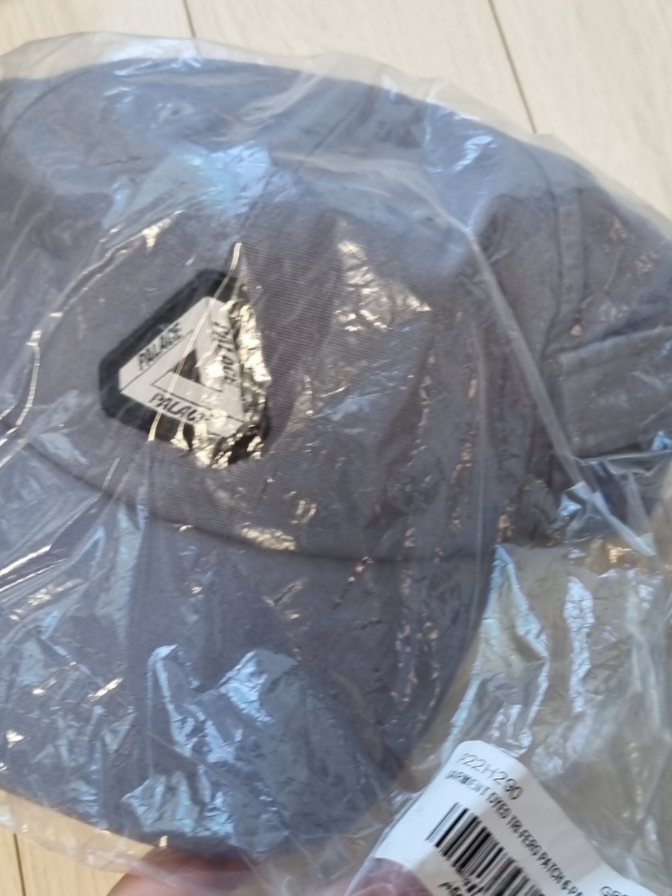 Palace Garment Dyed Tri-Ferg Patch 6-Panel Grey - 22FW 착용 스타일