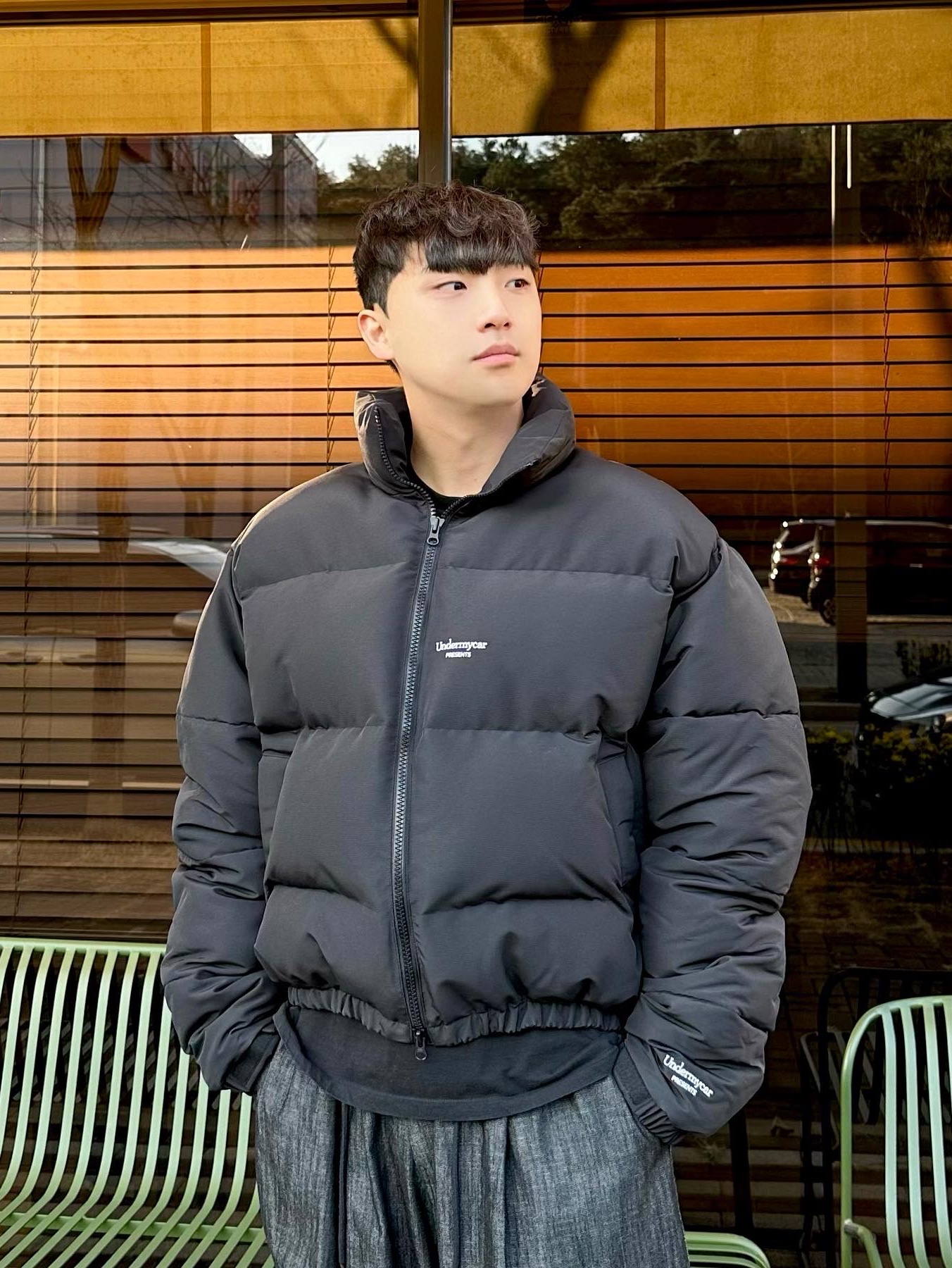 Undermycar Mu.15 Anti Fxxking Logo Play Triple Logo Crop Padding Jacket Black 착용 스타일 - 1