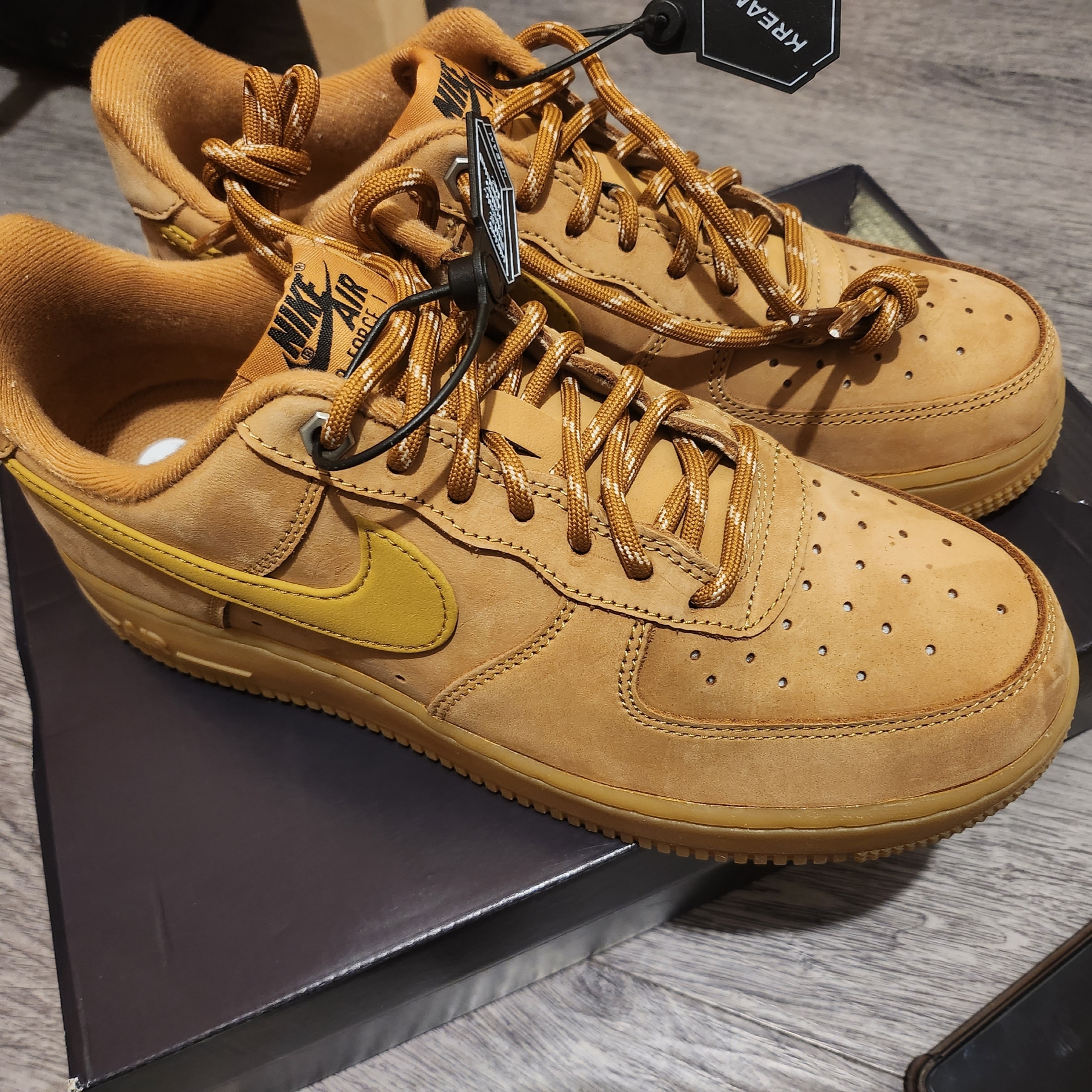 Nike Air Force 1 '07 WB Flax 착용 스타일 - 1