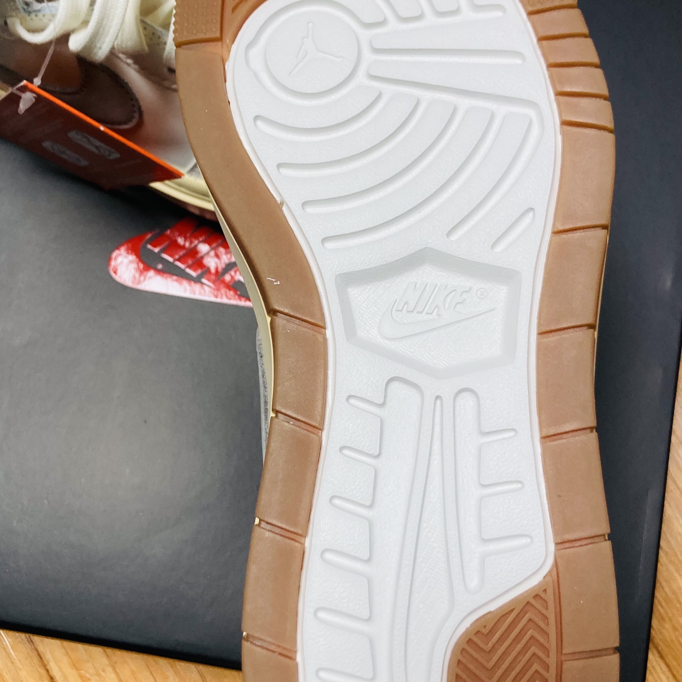 (W) Jordan 1 Elevate High SE Sail Pale Vanilla 착용 스타일 - 6